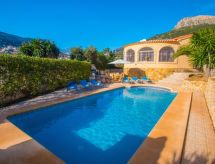 Villa Sanlio: Ruime vakantievilla op 800m² perceel vlakbij het strand in Calpe - thumbnail 1