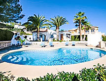 Vrijstaande woning met privézwembad en tuin op 3 km van het strand van Calpe - thumbnail 1