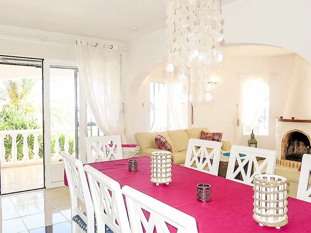 Quinto — Kitchen / Dining Room