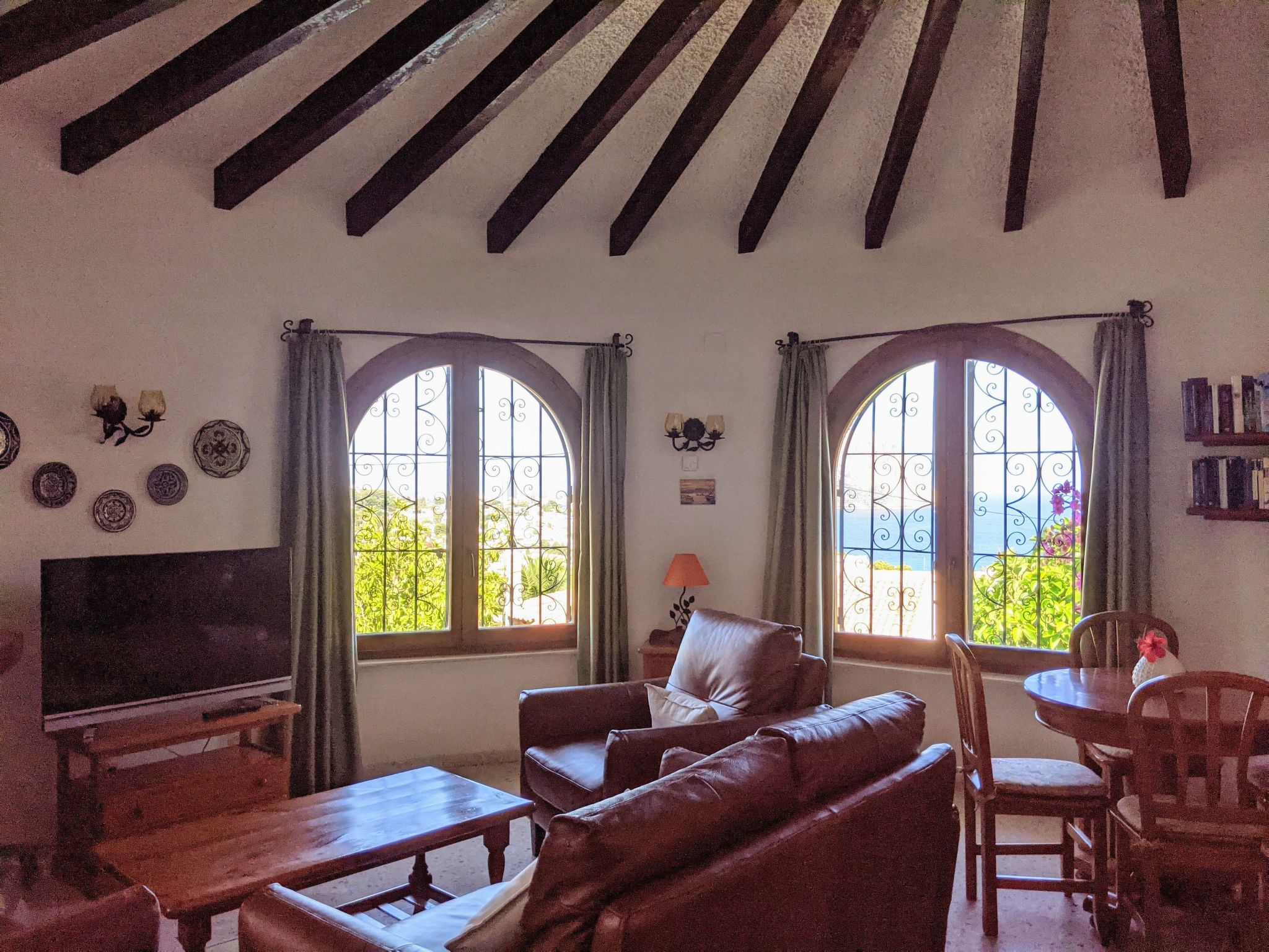 Mit privatem Pool und Meerblick-Binnen