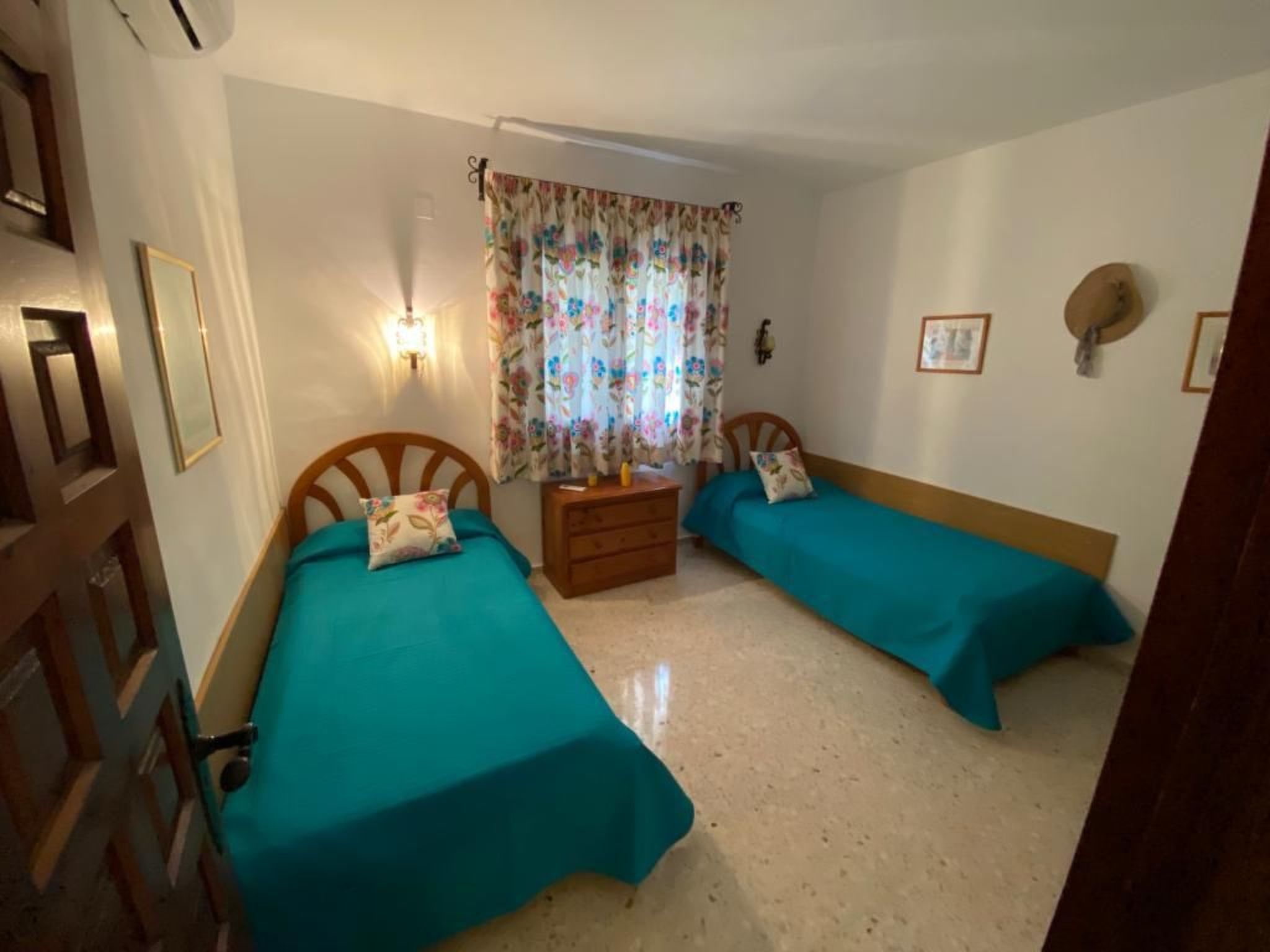 Mit privatem Pool und Meerblick-Binnen