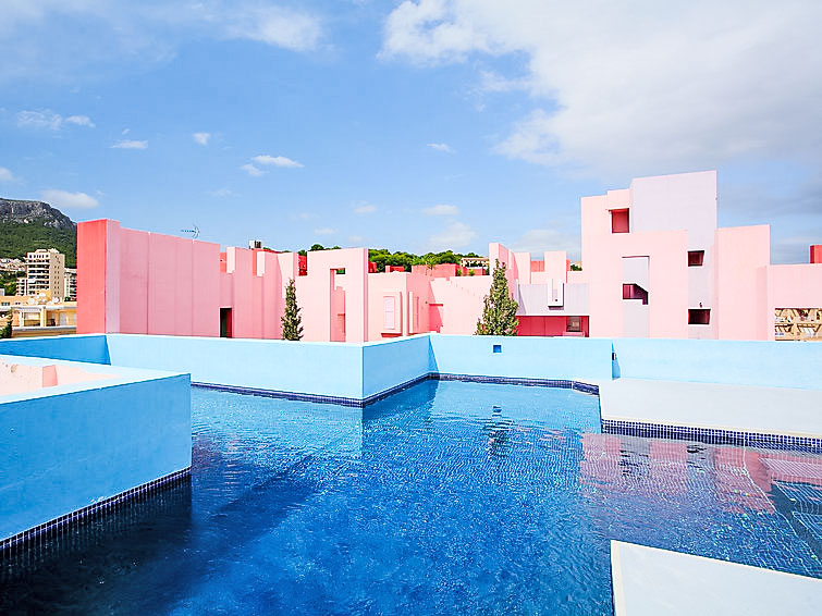 APARTMENT MURALLA ROJA