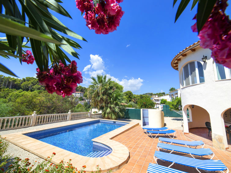 Op 850 m van zee: Vrijstaande villa met privézwembad in Benissa in Benissa
