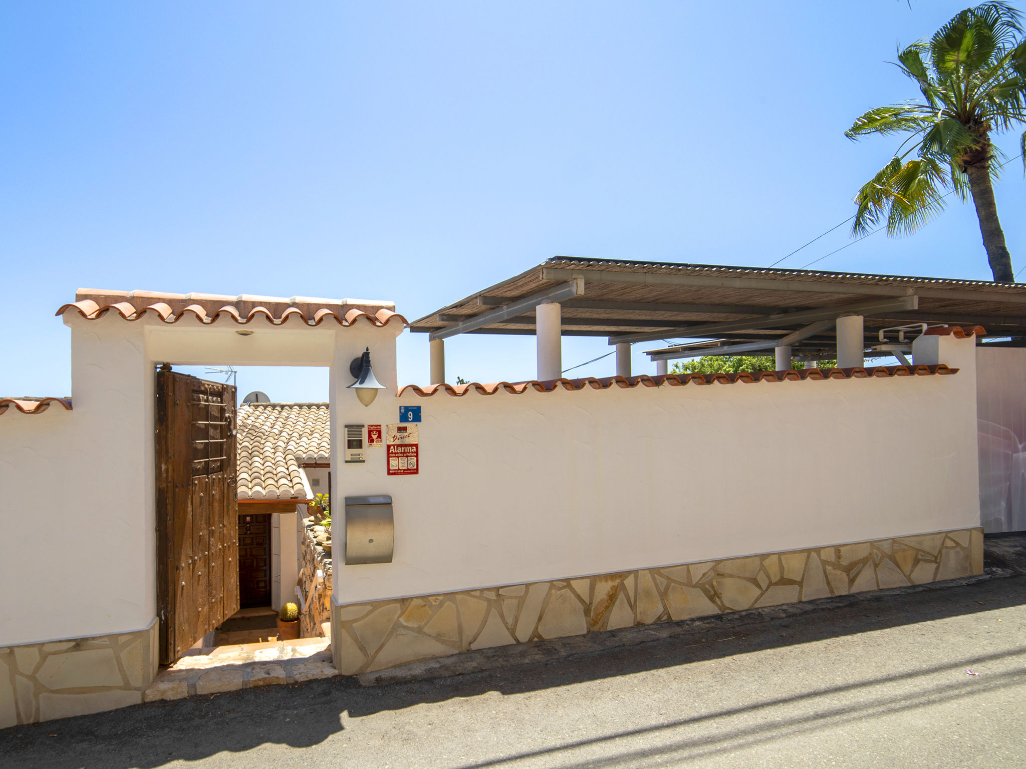 La Perdiu-Outside