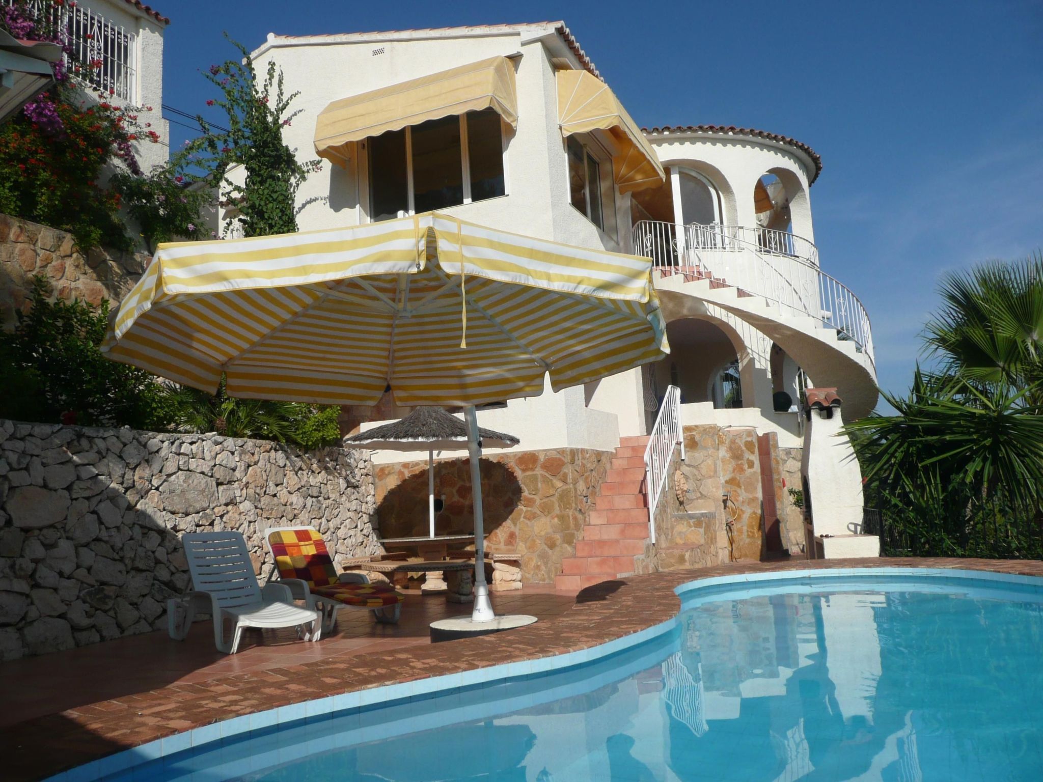 Wohnung in der ersten Etage mit privatem Pool