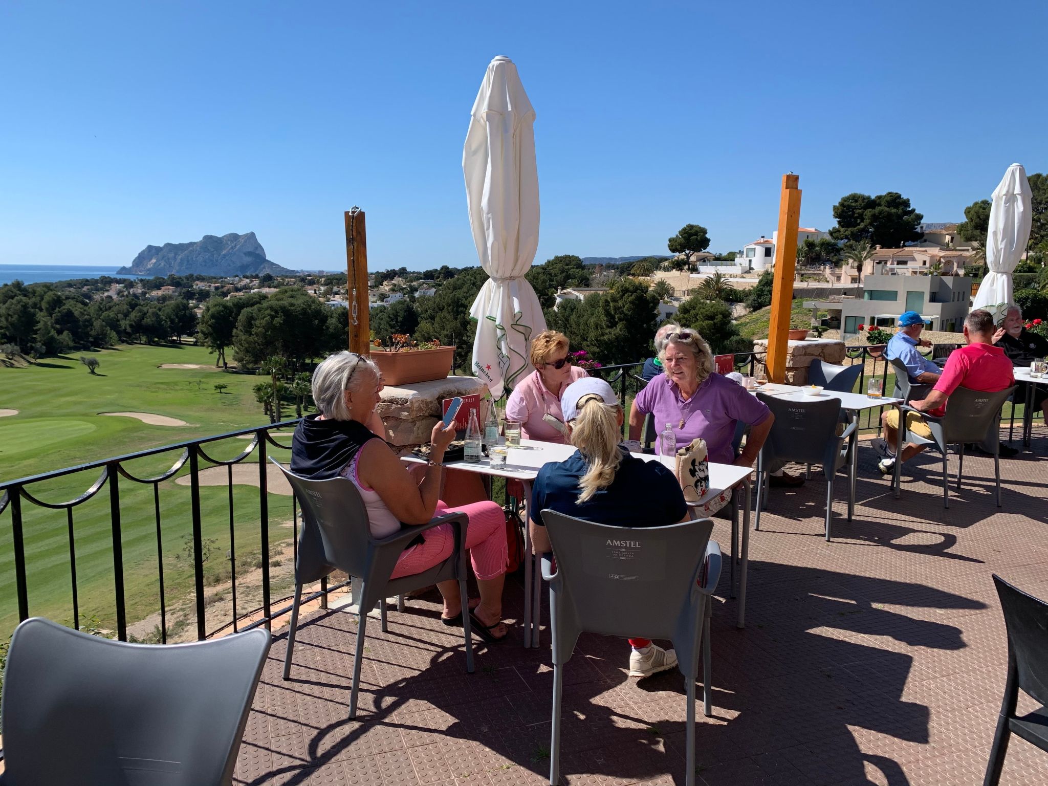 Wohnung in der ersten Etage mit privatem Pool-Dehors