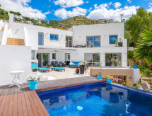 Moderne villa Puerto de Bejar met privézwembad op 1 km van het strand - thumbnail 1