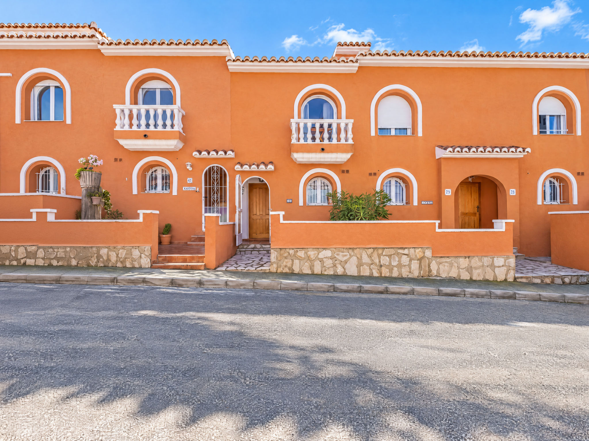 Pueblo de la Paz - Outside