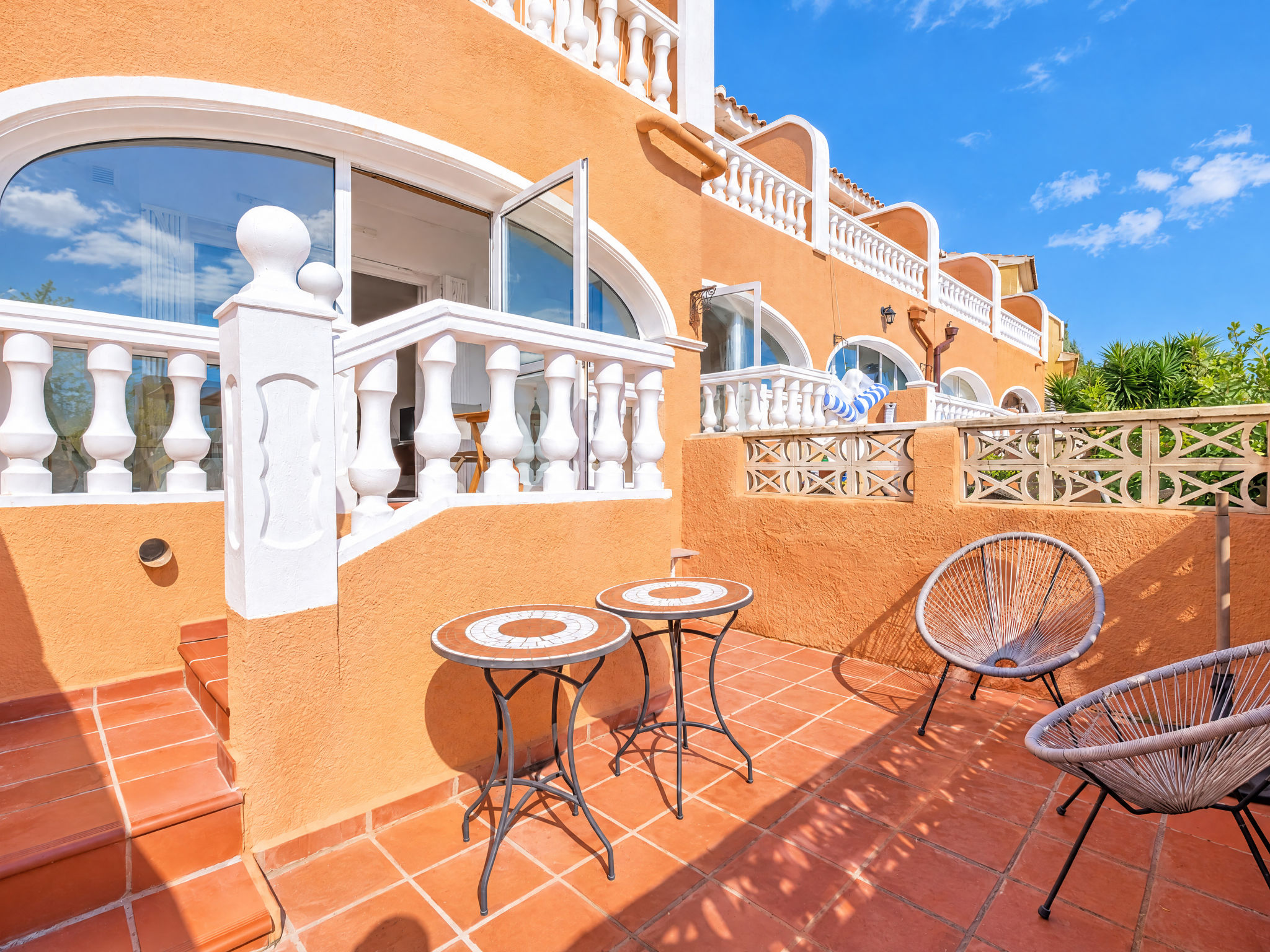Pueblo de la Paz - Outside