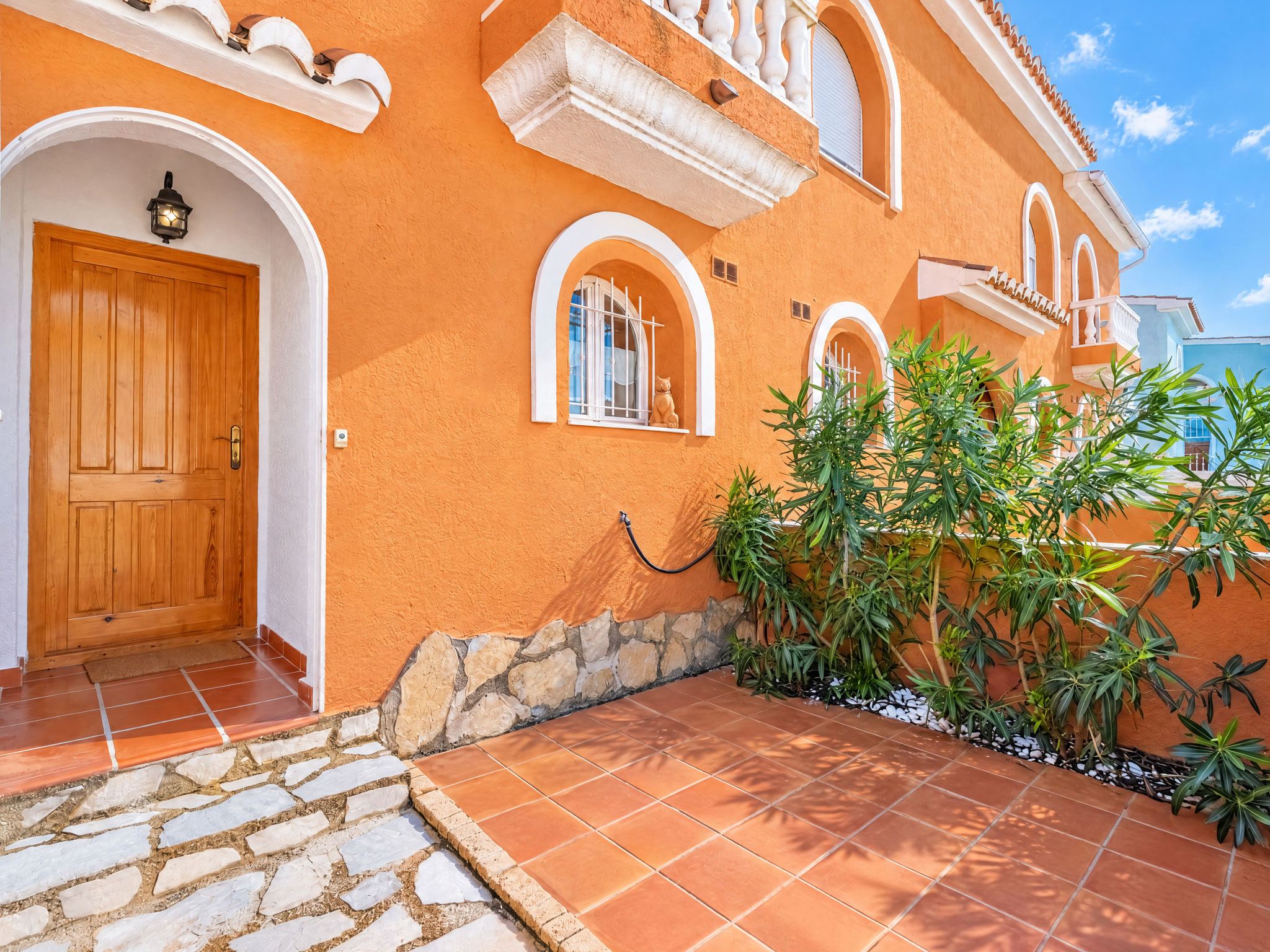 Pueblo de la Paz - Outside