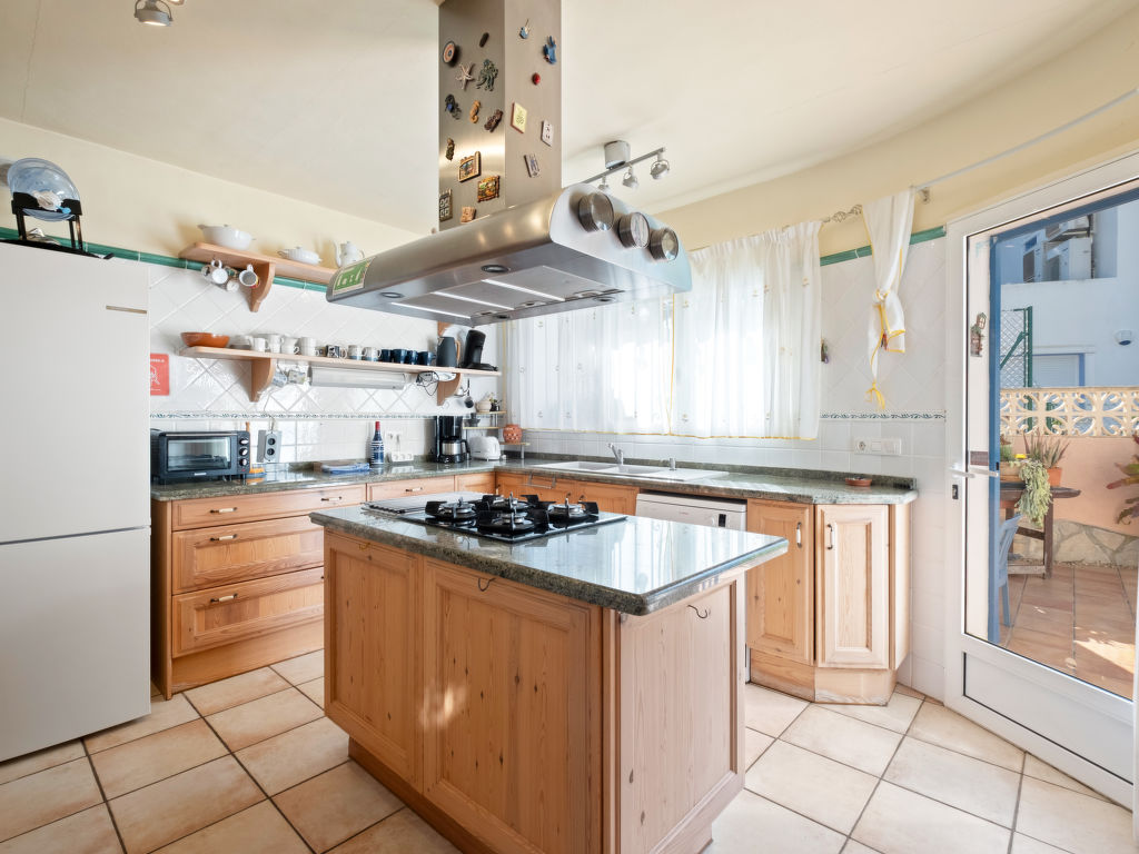 Mirada al Sol — Kitchen / Dining Room