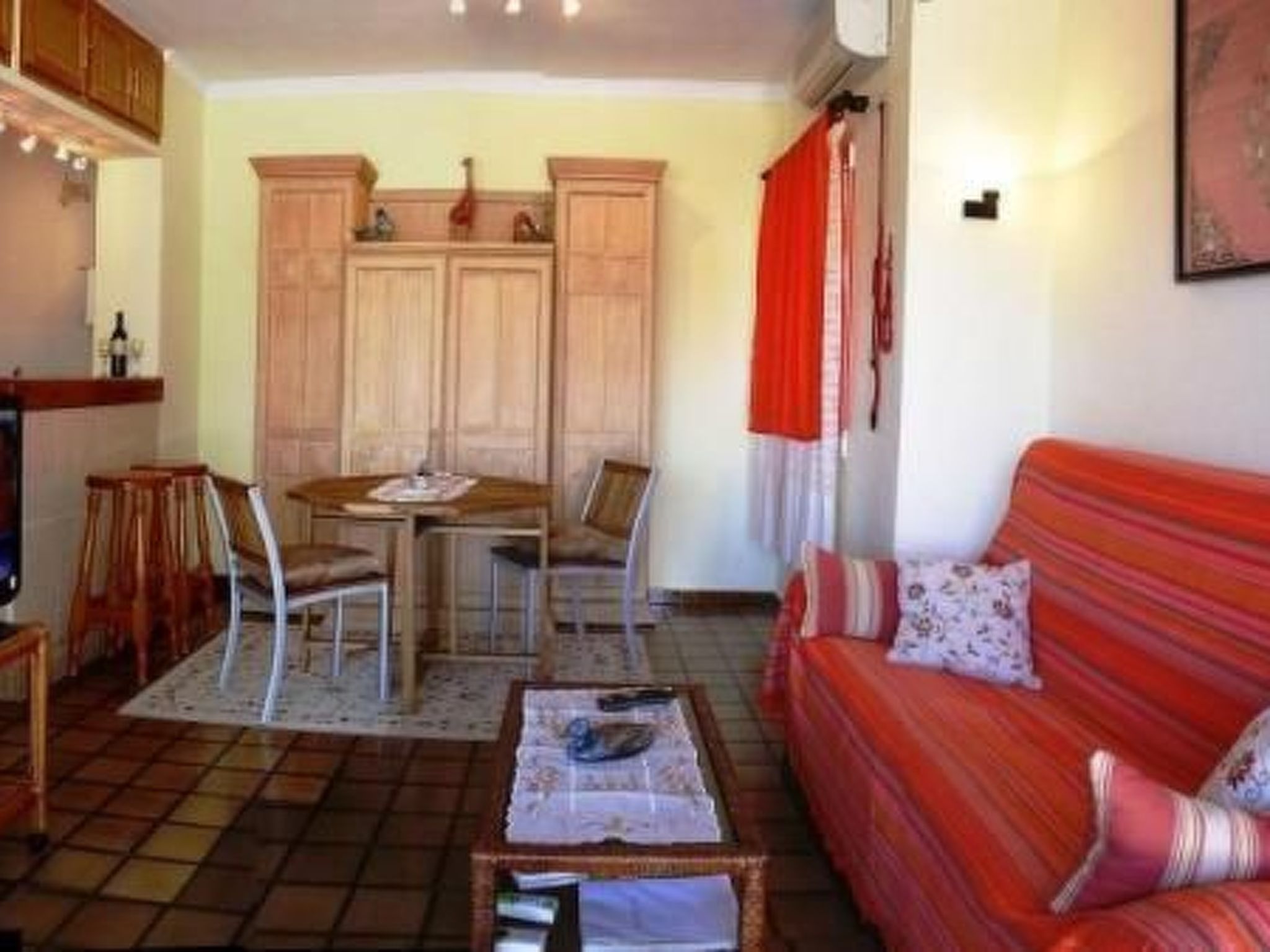 Klimatisierte Ferienwohnung mit eigener Terrasse-Binnen