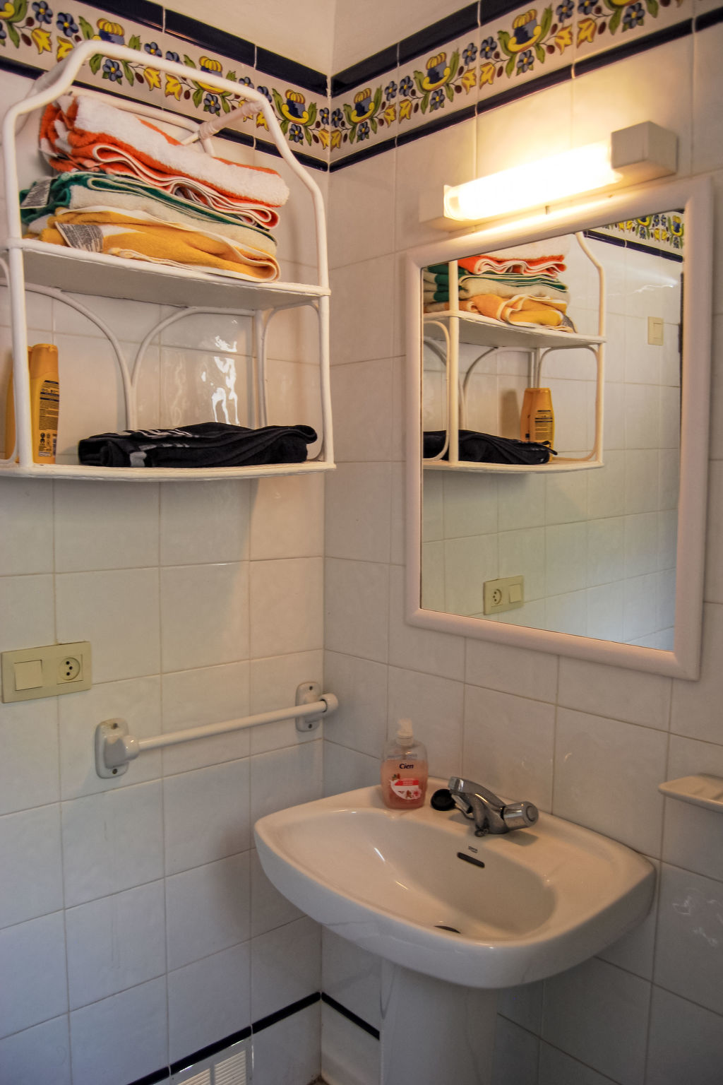 Photo of Ferienvilla, Seeblick, privater Pool und Parkplatz