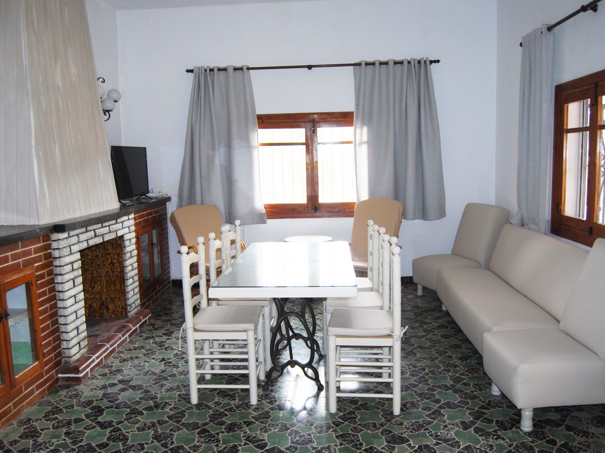 Ferienvilla, Seeblick, privater Pool und Parkplatz-Image-tags.info