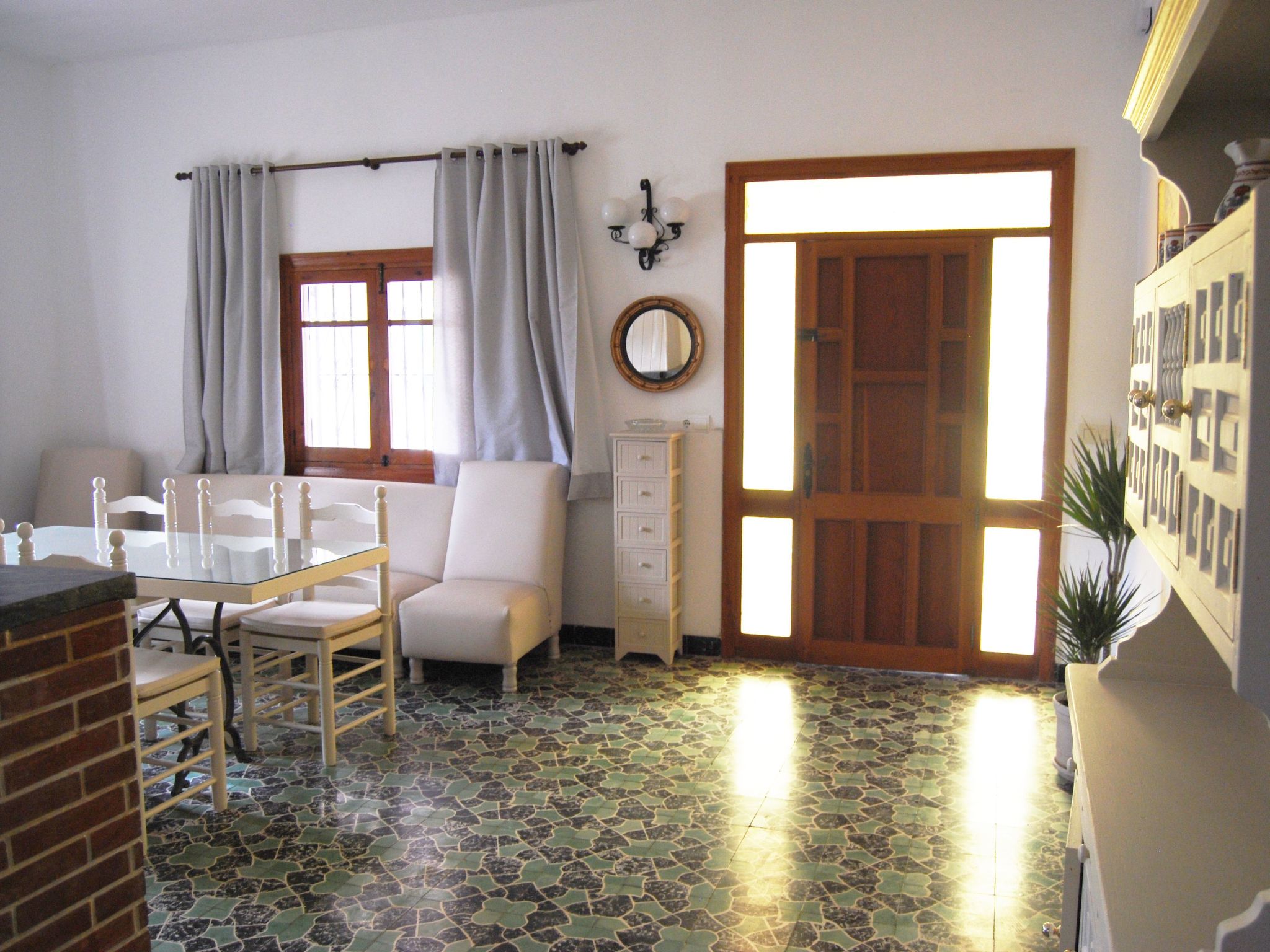 Ferienvilla, Seeblick, privater Pool und Parkplatz-Dehors