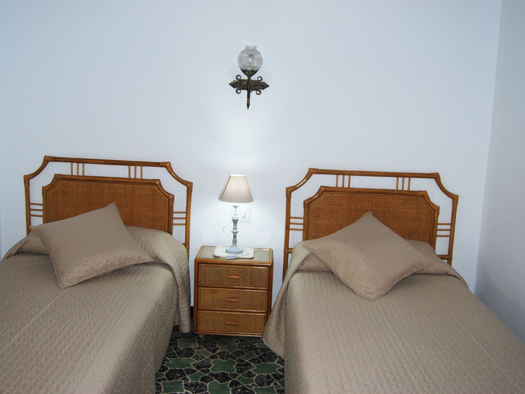 Ferienvilla, Seeblick, privater Pool und Parkplatz-Image-tags.info