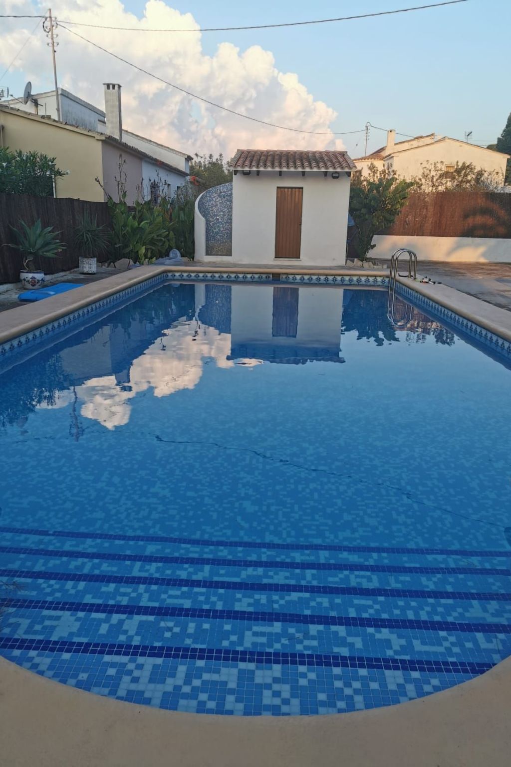 Ferienvilla, Seeblick, privater Pool und Parkplatz-Image-tags.info