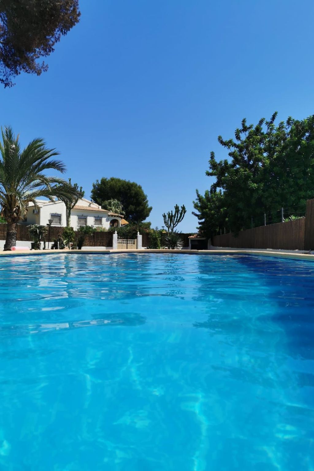 Ferienvilla, Seeblick, privater Pool und Parkplatz-Image-tags.info