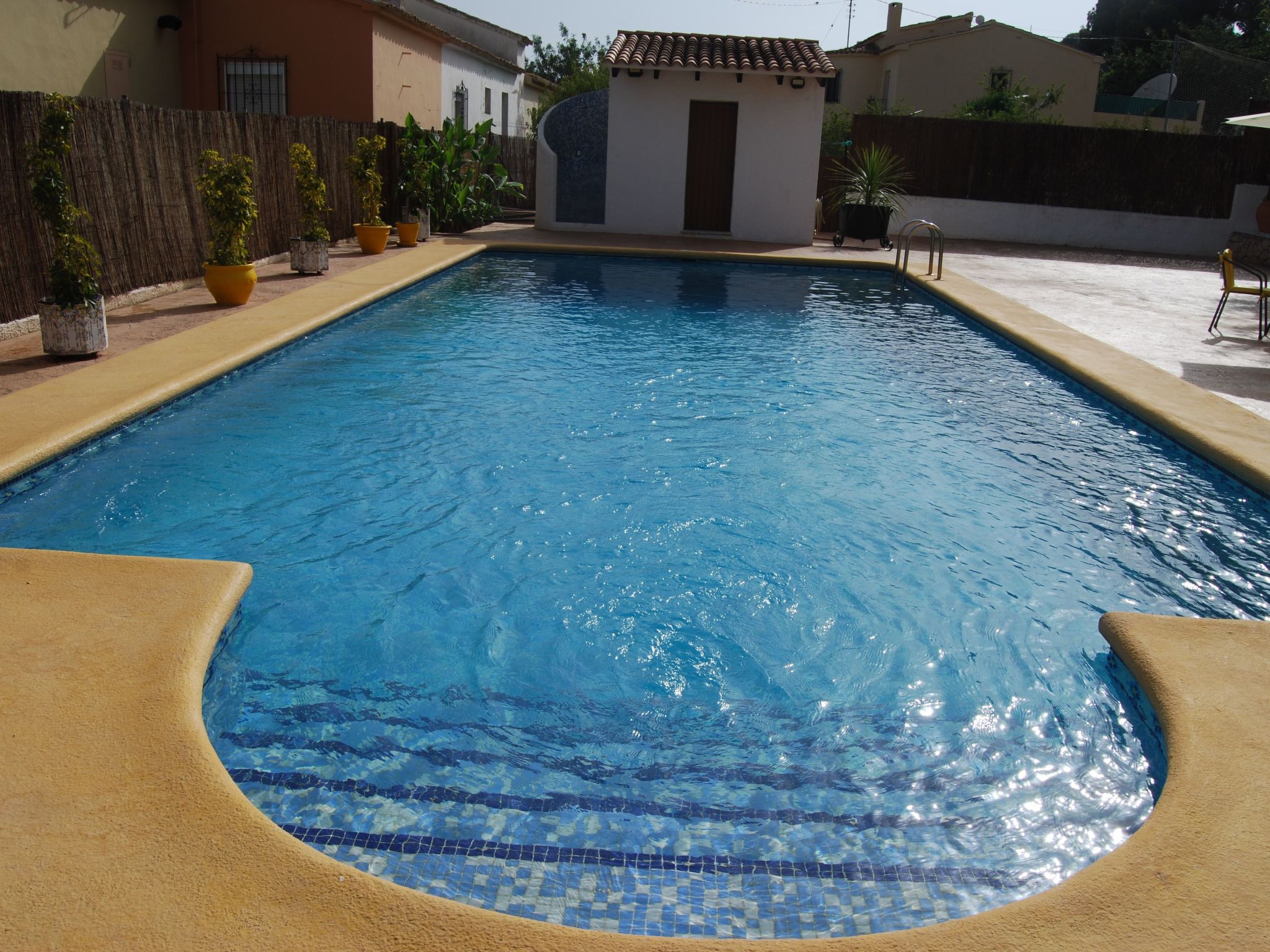 Ferienvilla, Seeblick, privater Pool und Parkplatz-Dehors