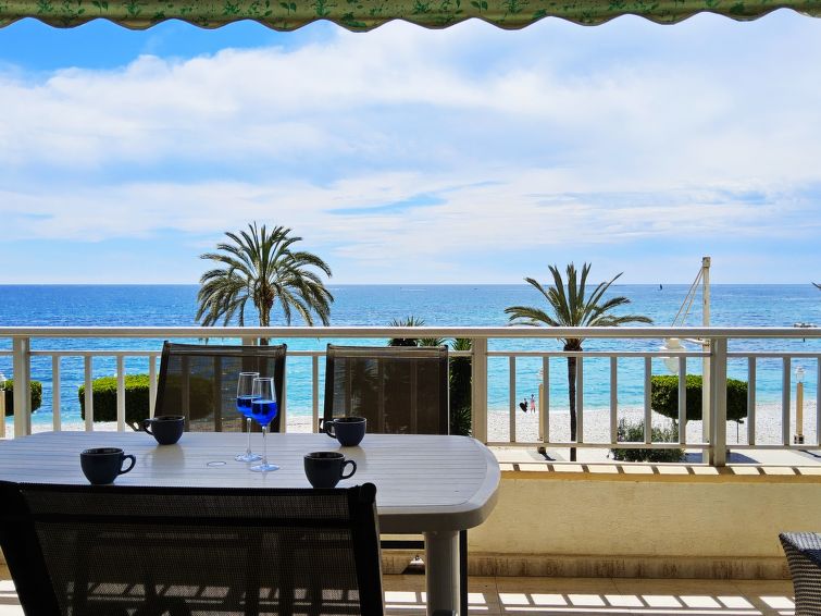 Aan zee: ruim appartement met zeezicht in centrum Altea in Altea