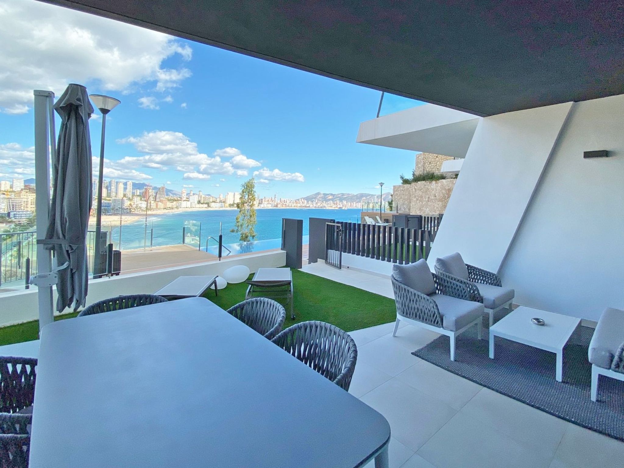 Luxuriöses Apartment mit Pool und Garage am Poniente Beach!-Image-tags.info