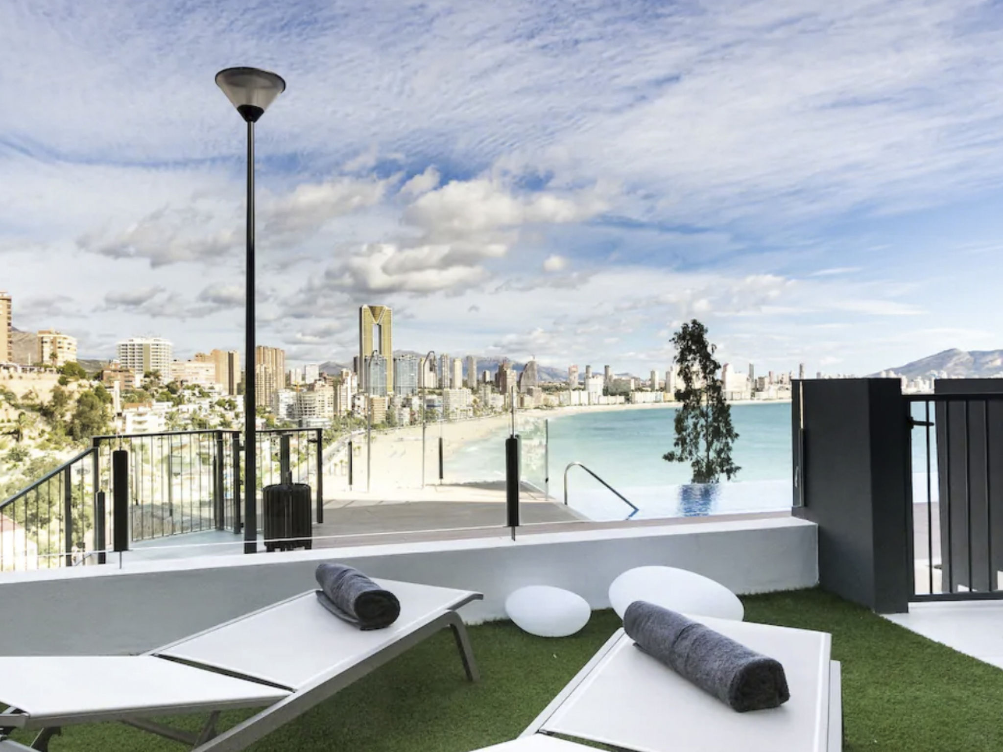 Luxuriöses Apartment mit Pool und Garage am Poniente Beach!-Image-tags.info