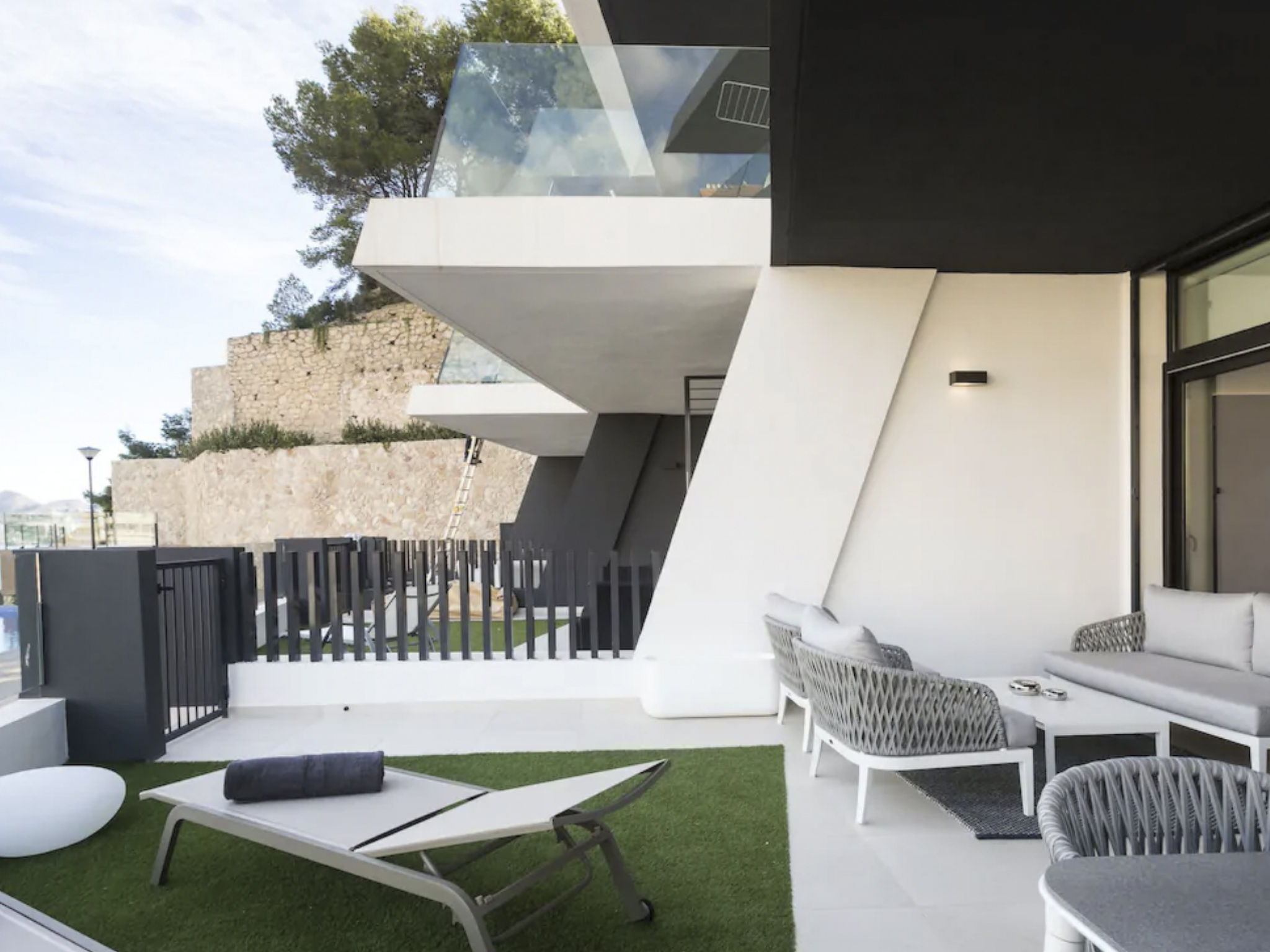 Luxuriöses Apartment mit Pool und Garage am Poniente Beach!-Image-tags.info