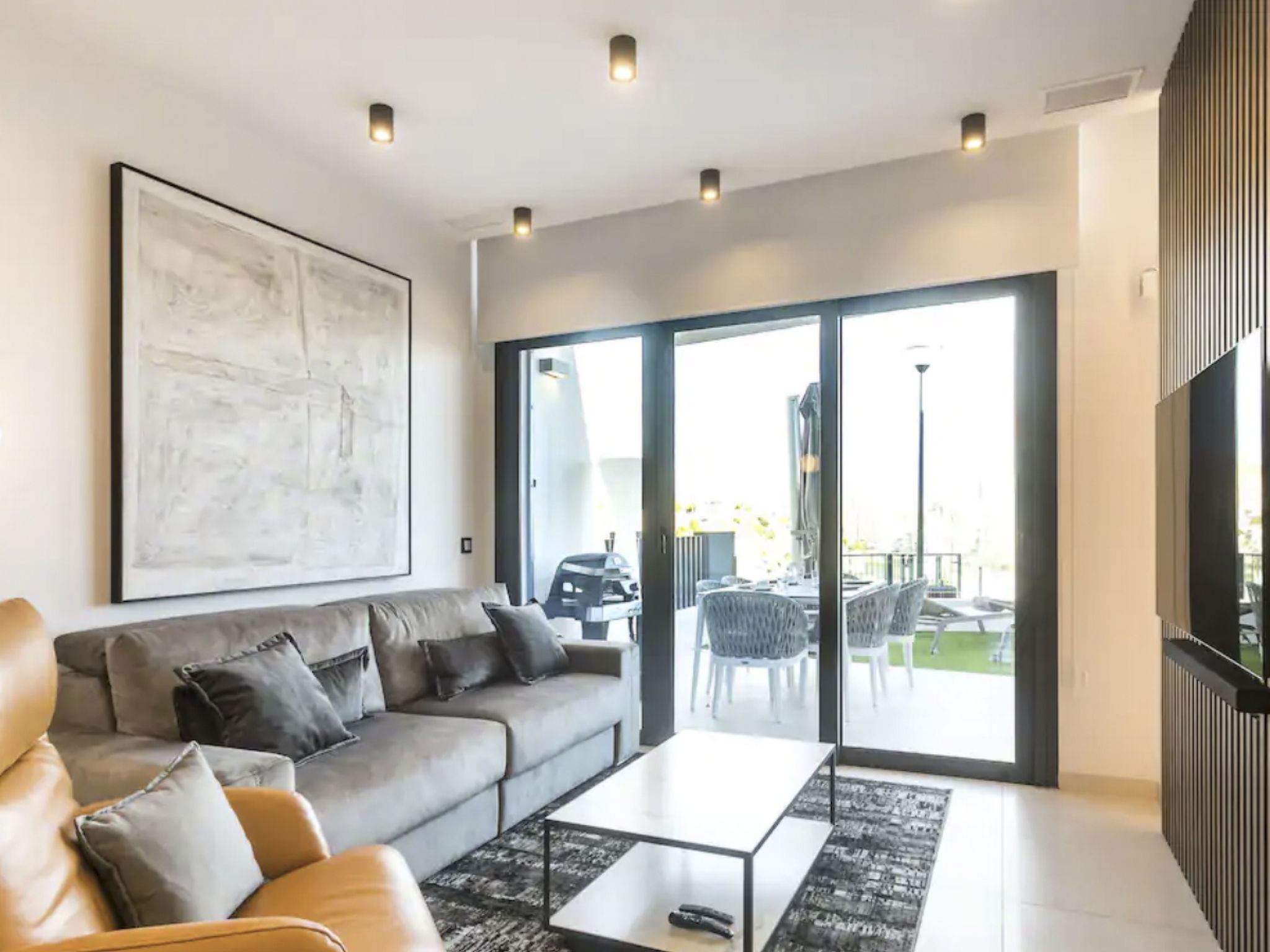 Luxuriöses Apartment mit Pool und Garage am Poniente Beach!-Image-tags.info