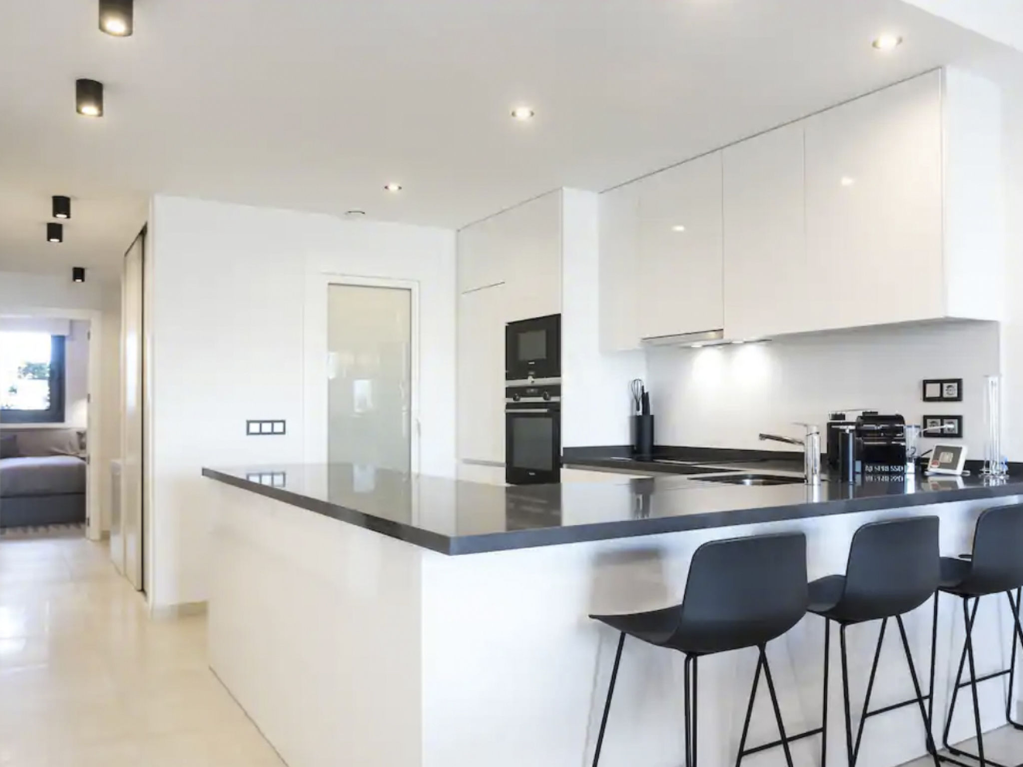 Luxuriöses Apartment mit Pool und Garage am Poniente Beach!-Image-tags.info