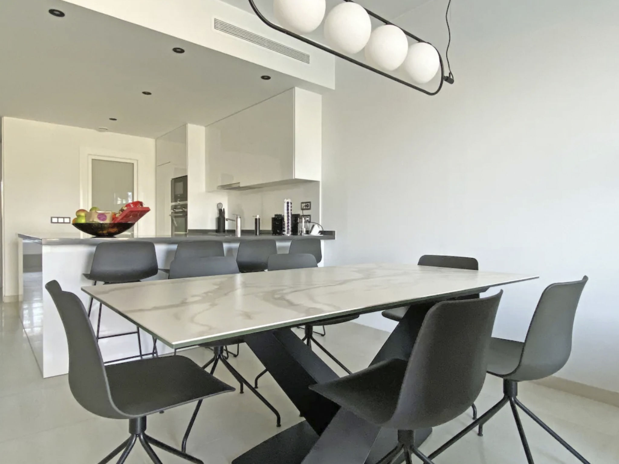 Luxuriöses Apartment mit Pool und Garage am Poniente Beach!-Image-tags.info