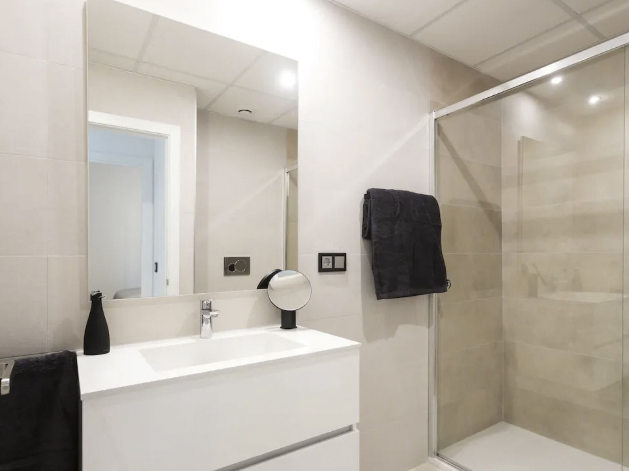 Luxuriöses Apartment mit Pool und Garage am Poniente Beach!-Image-tags.info