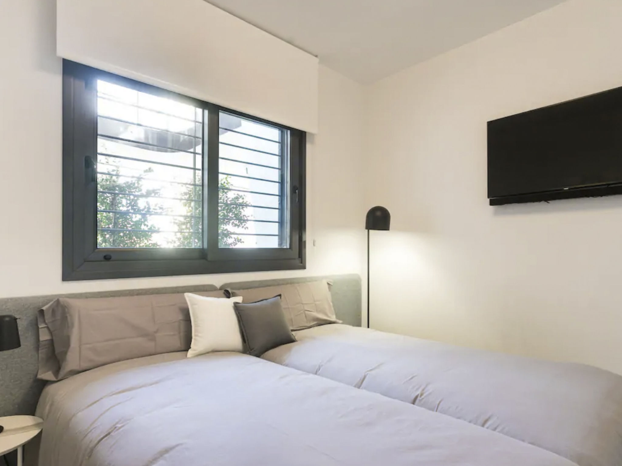 Luxuriöses Apartment mit Pool und Garage am Poniente Beach!-Image-tags.info