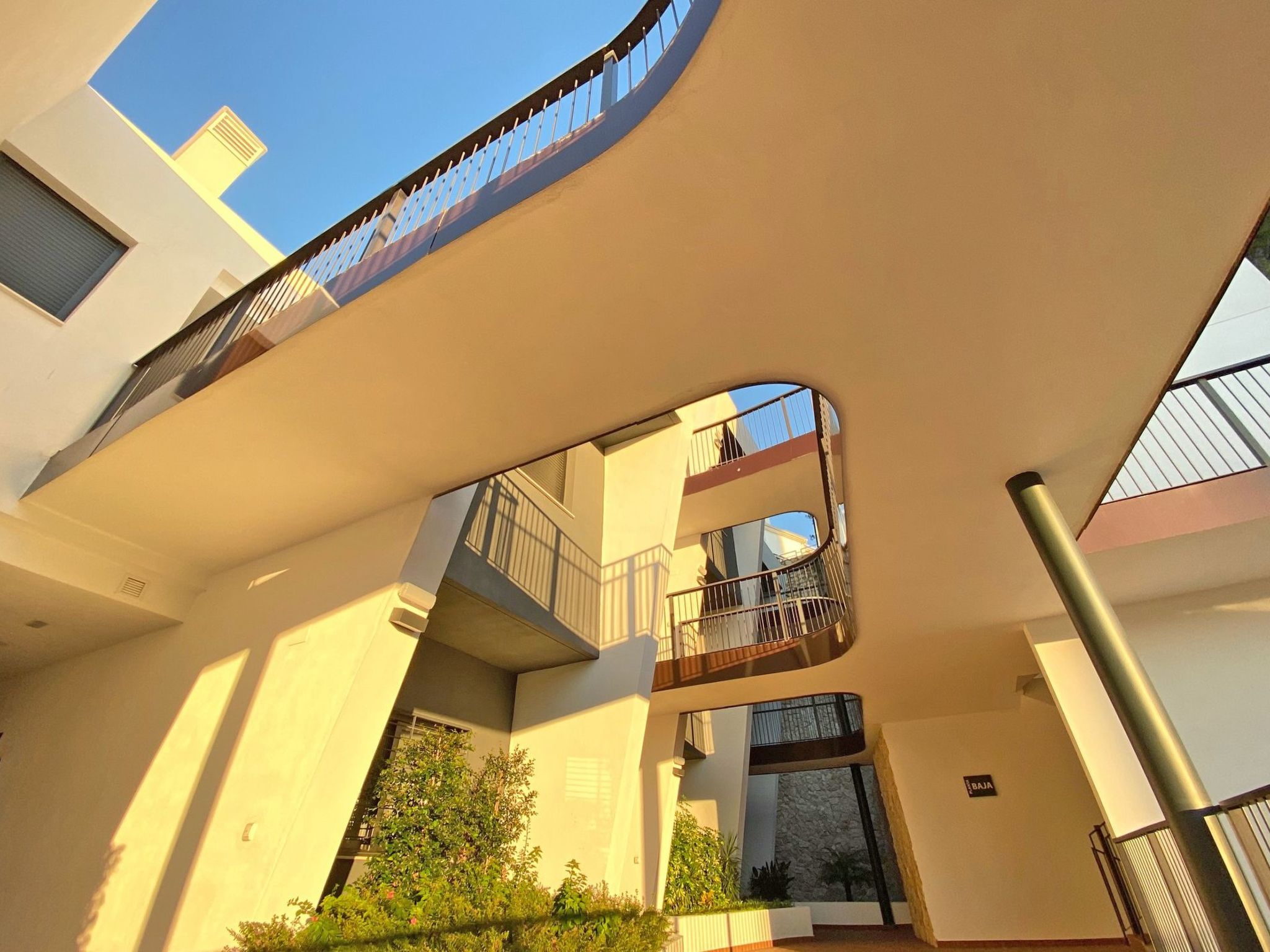 Luxuriöses Apartment mit Pool und Garage am Poniente Beach!-Image-tags.info