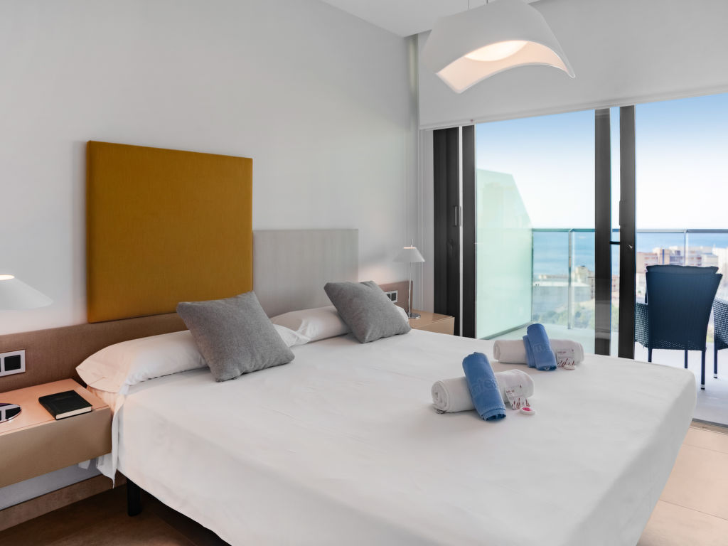 Sunset waves — Bedroom