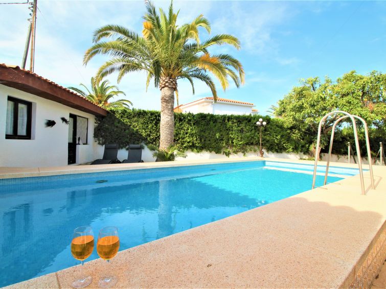 Kuća za odmor Sun by the pool