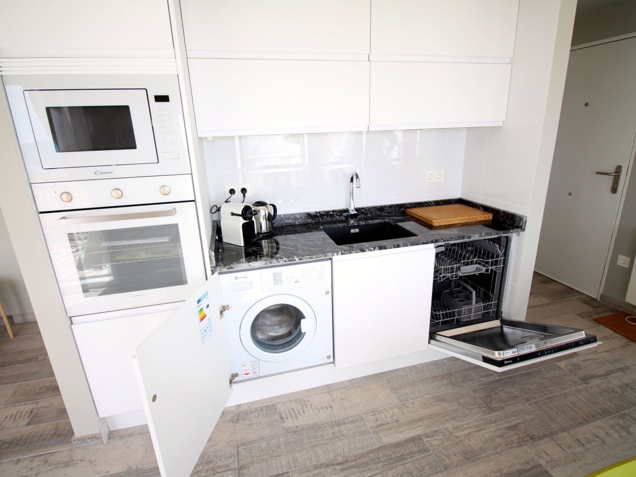 Appartement APARTAMENTO MEDITERRANEO – Cuisine et coin repas, photo 20 sur 25