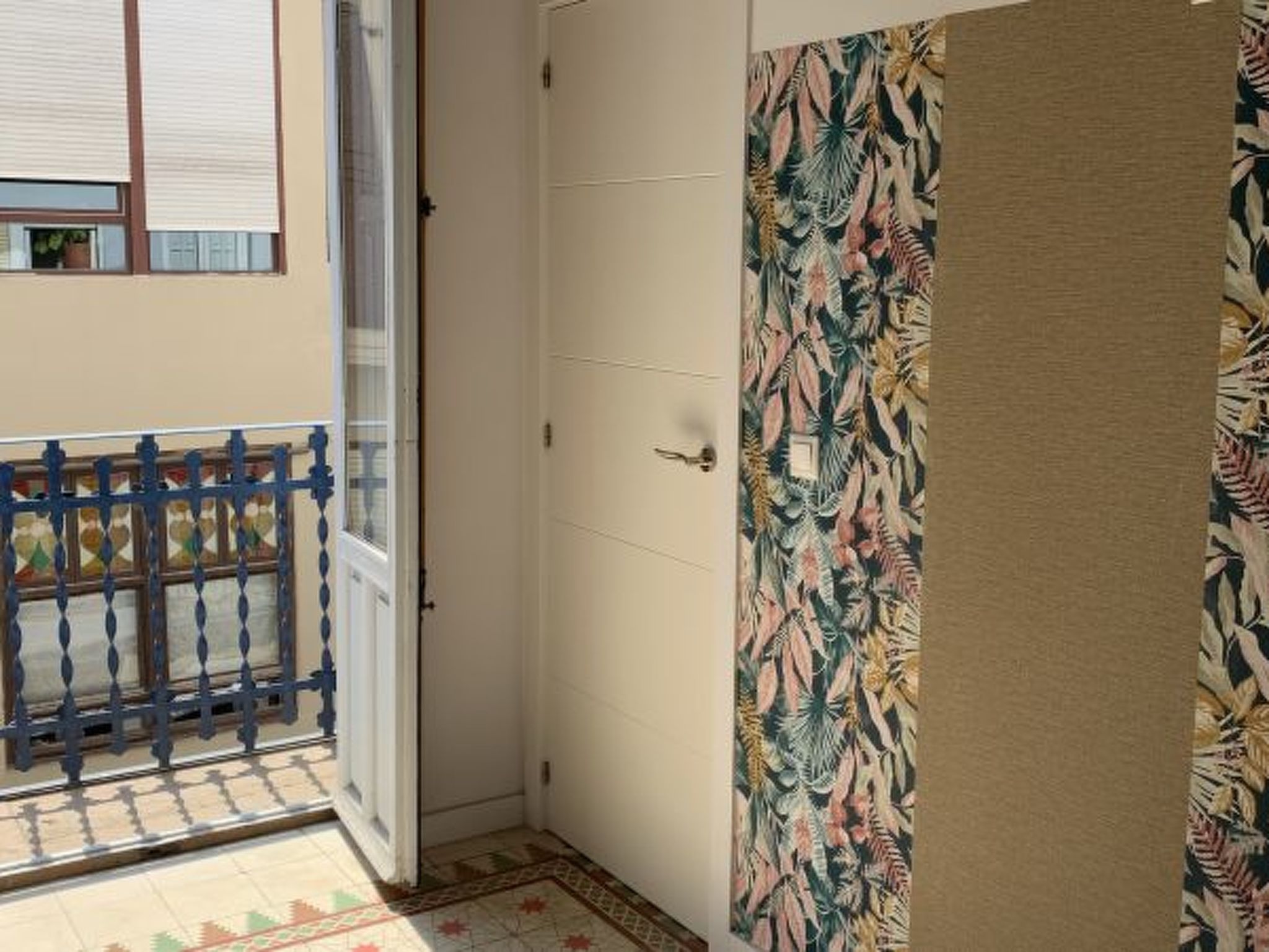 Photo of APART. GRANDE Y LUMINOSO EN EL CENTRO DE ALICANTE