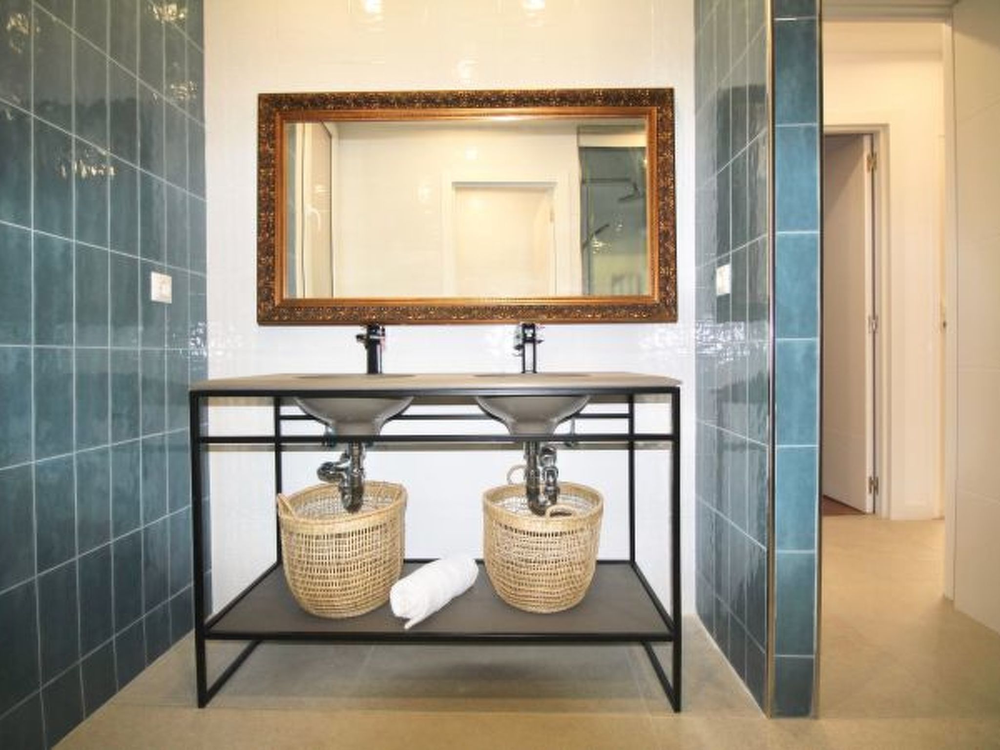 Photo of APART. GRANDE Y LUMINOSO EN EL CENTRO DE ALICANTE