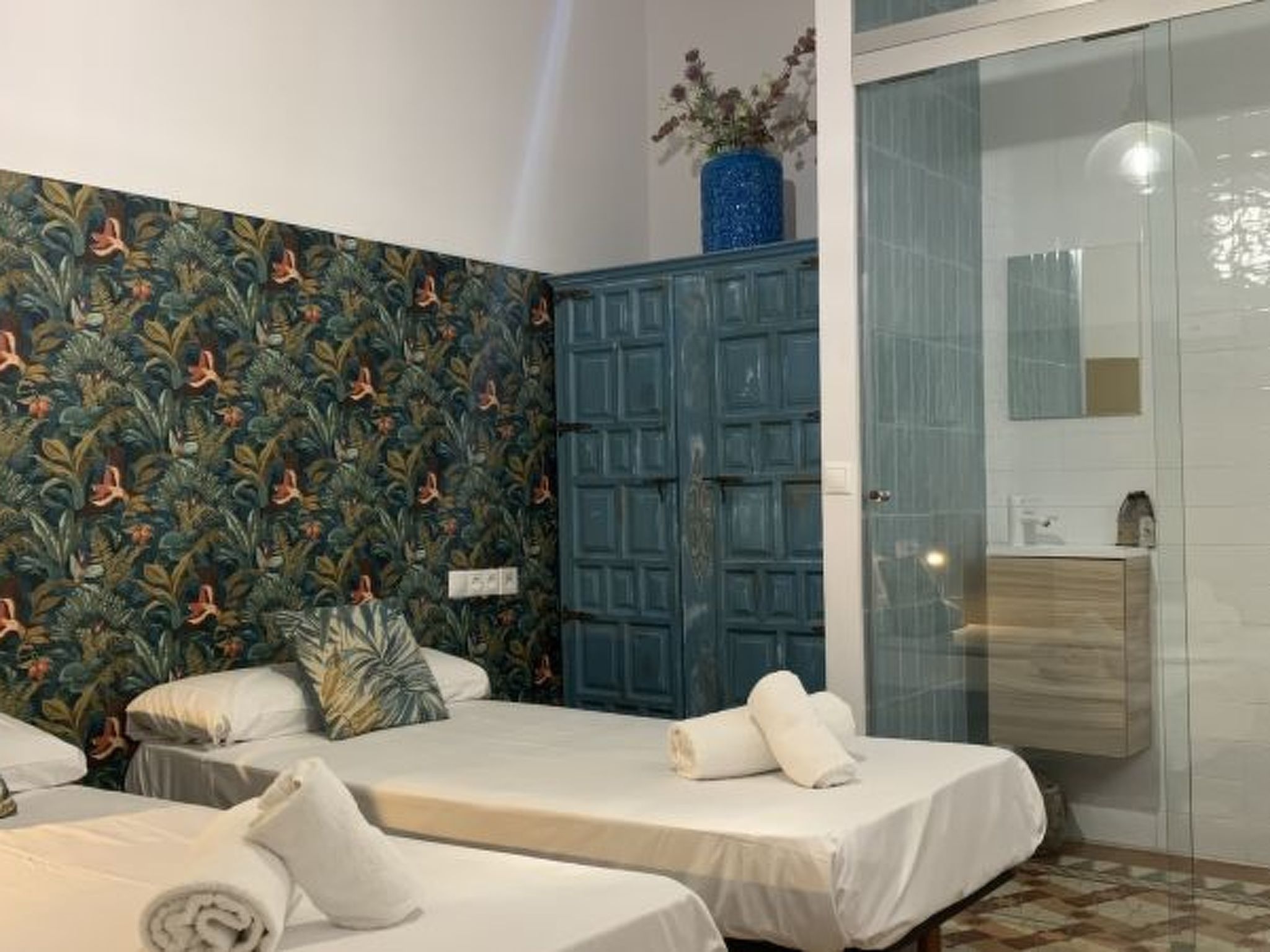 Photo of APART. GRANDE Y LUMINOSO EN EL CENTRO DE ALICANTE