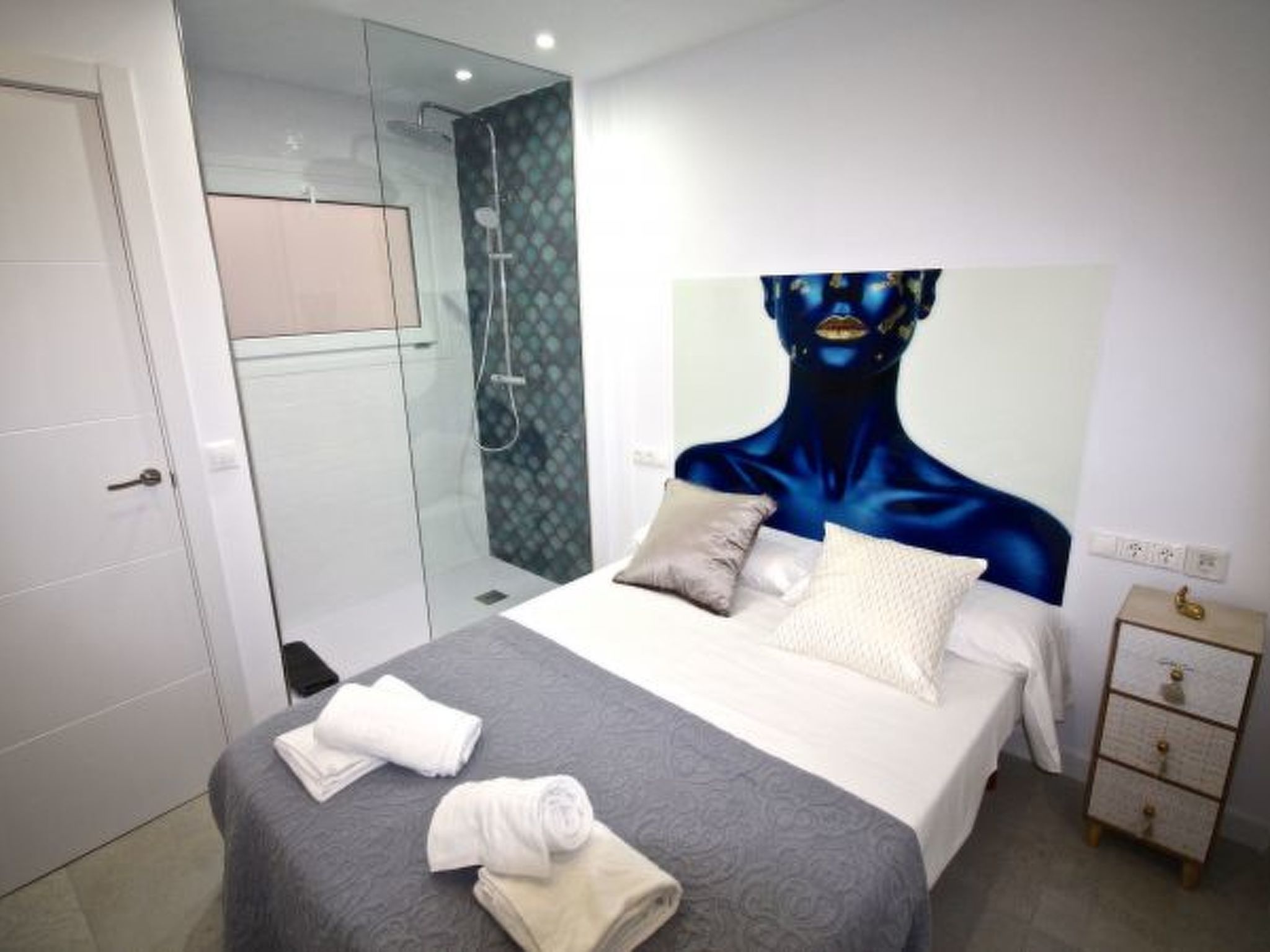 Photo of APART. GRANDE Y LUMINOSO EN EL CENTRO DE ALICANTE