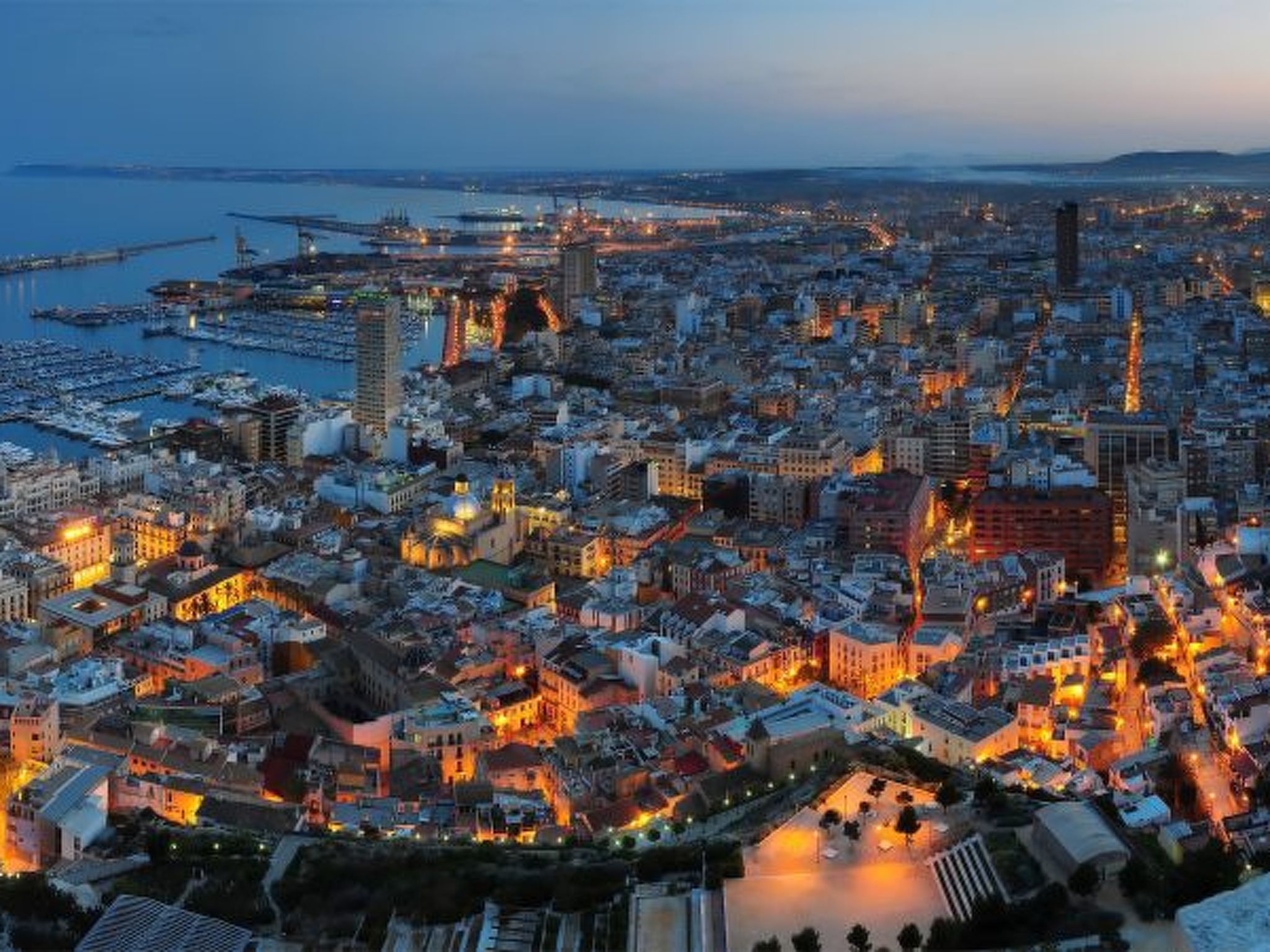 Photo of APART. GRANDE Y LUMINOSO EN EL CENTRO DE ALICANTE