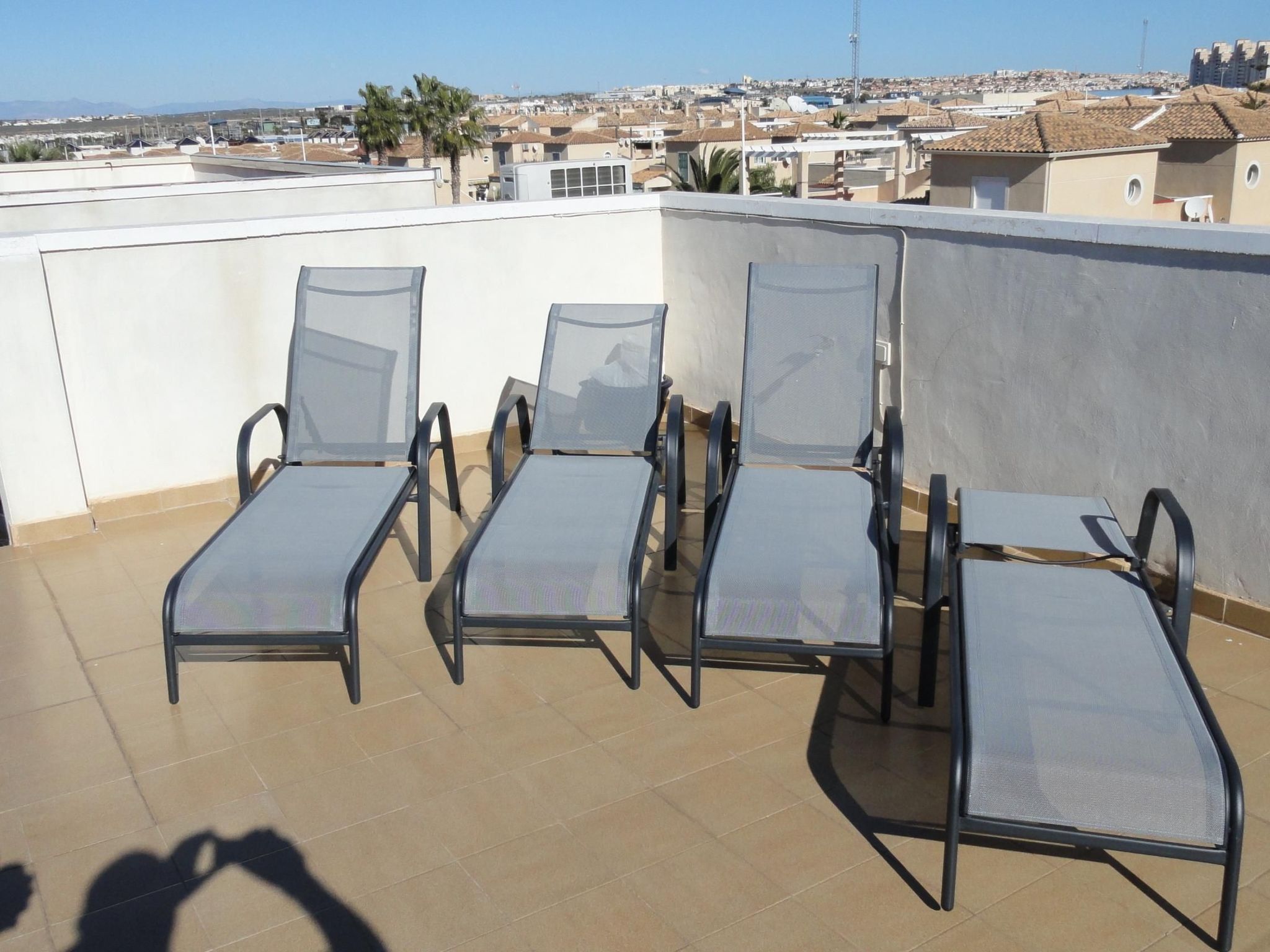 Appartement mit Dachterrasse und Balkon plus Gemeinschaftspool, in der Nähe von-Image-tags.info