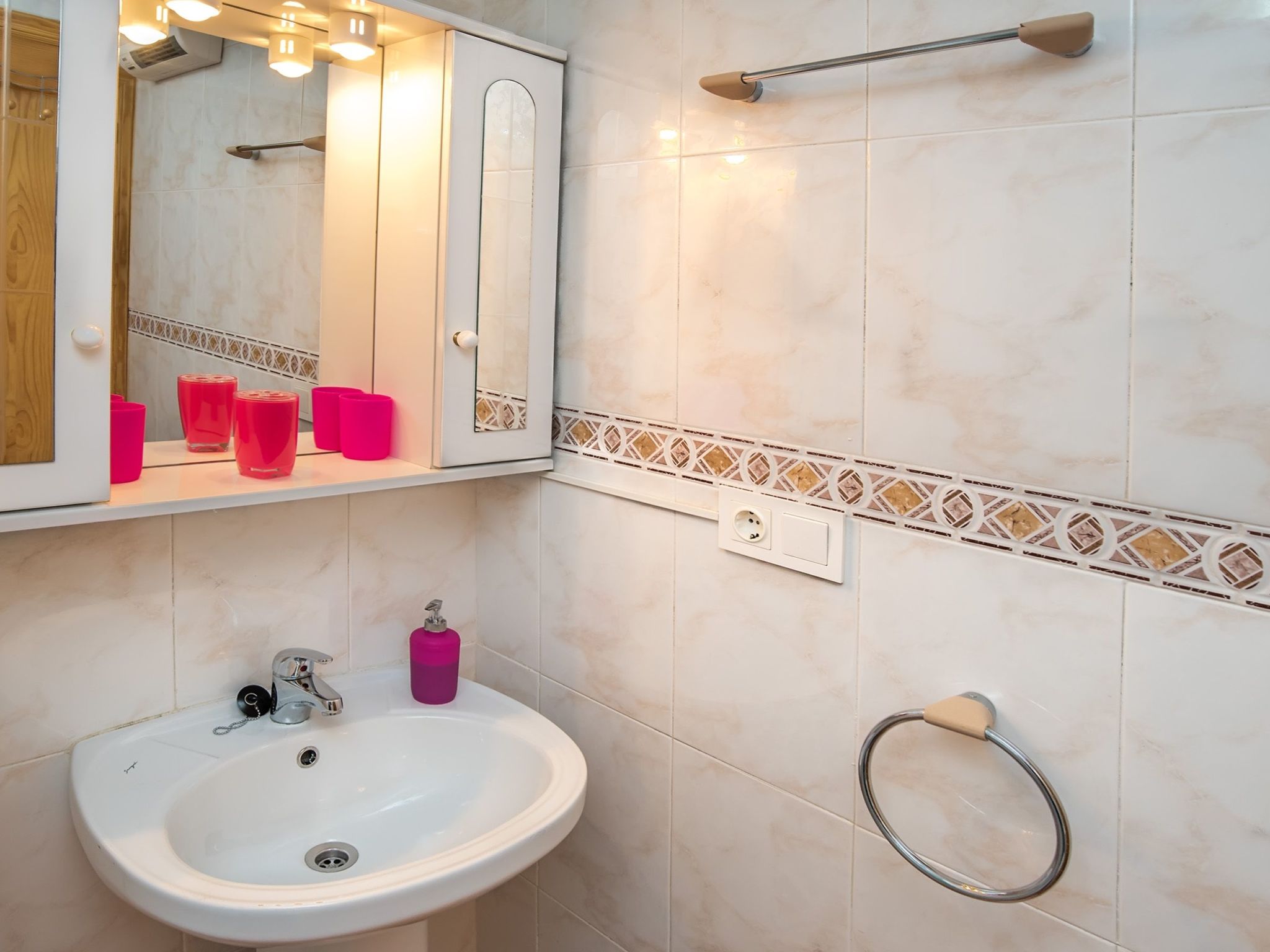 Gemütliche, helle Wohnung sehr gut ausgestattet-Image-tags.info