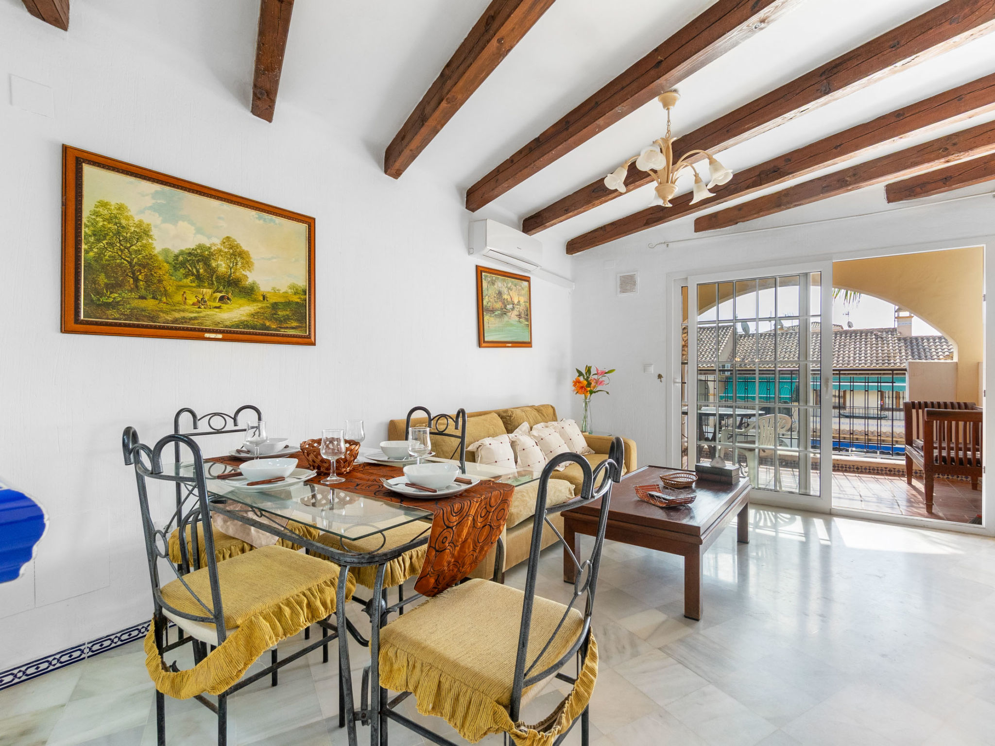 Aldea del Mar-Dedans