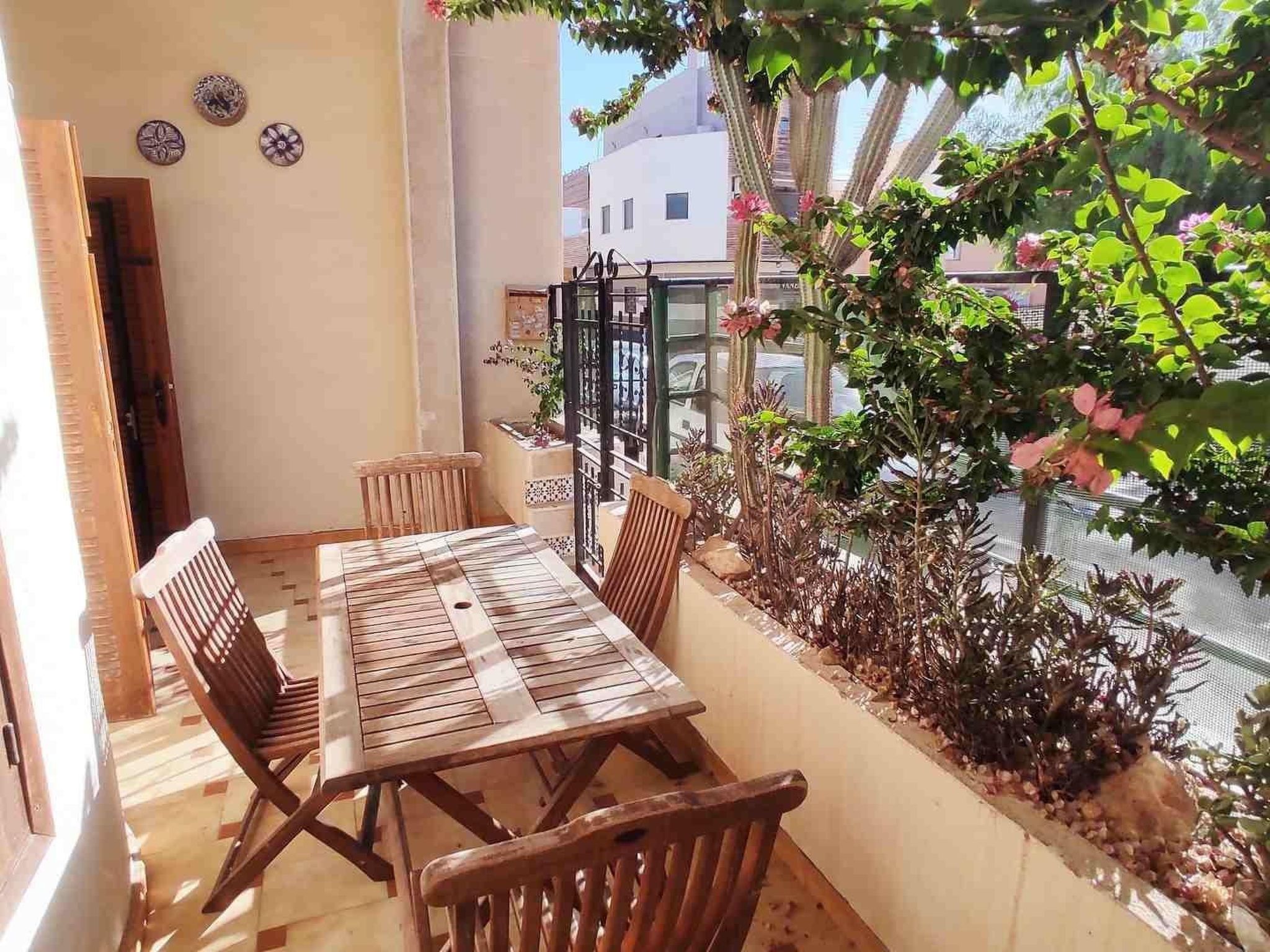 mit Terrasse