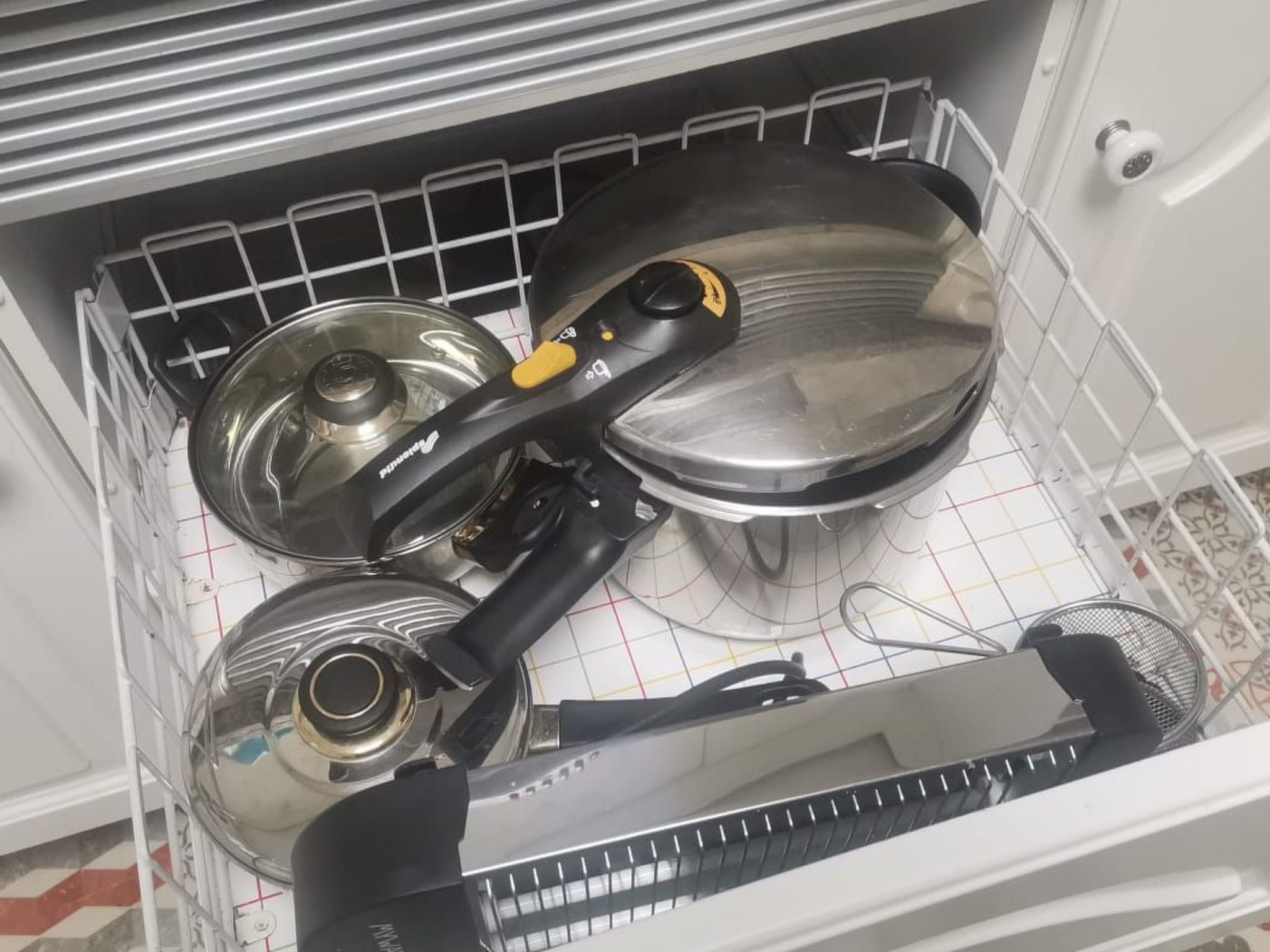 Penthouse mit drei Schlafzimmern in der Nähe von natürlichen Schwimmbädern-Binnen