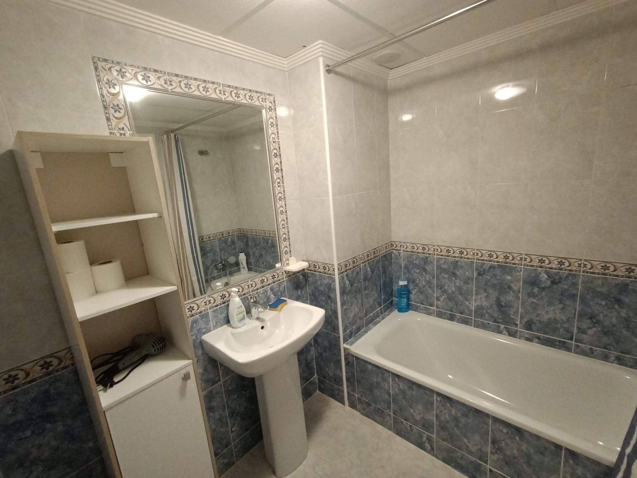 Unknown Accommodation - Binnen