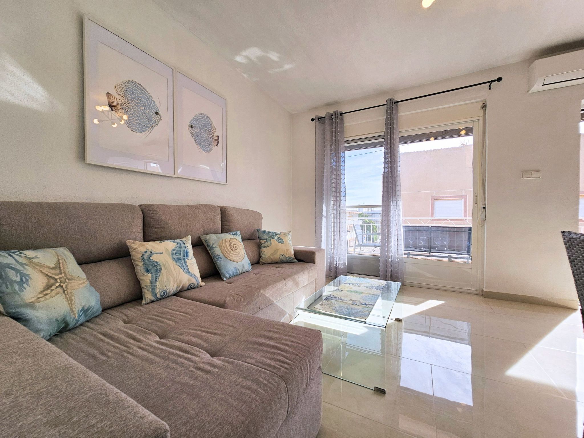 Sonne, Sand und Gelassenheit - Perfekte Flucht — Living Room (5 of 19)