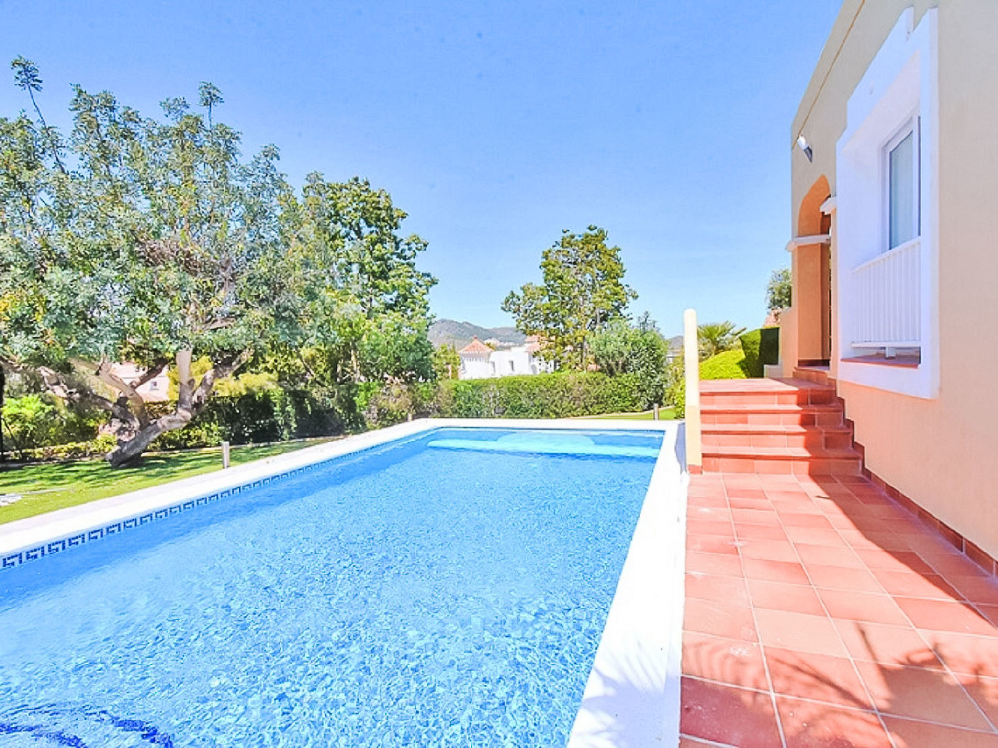 LAS BRISAS 27