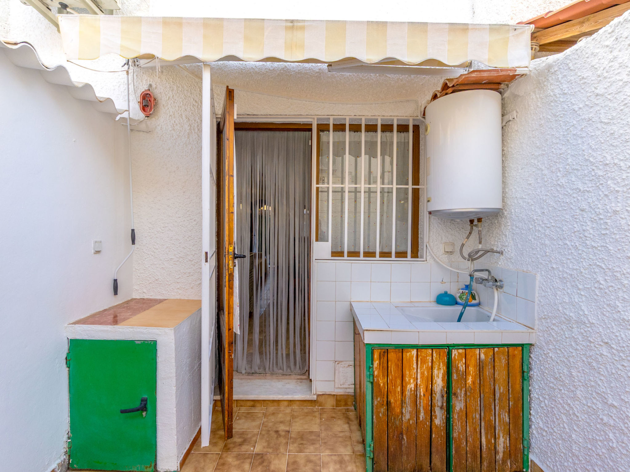Carpa-Outside